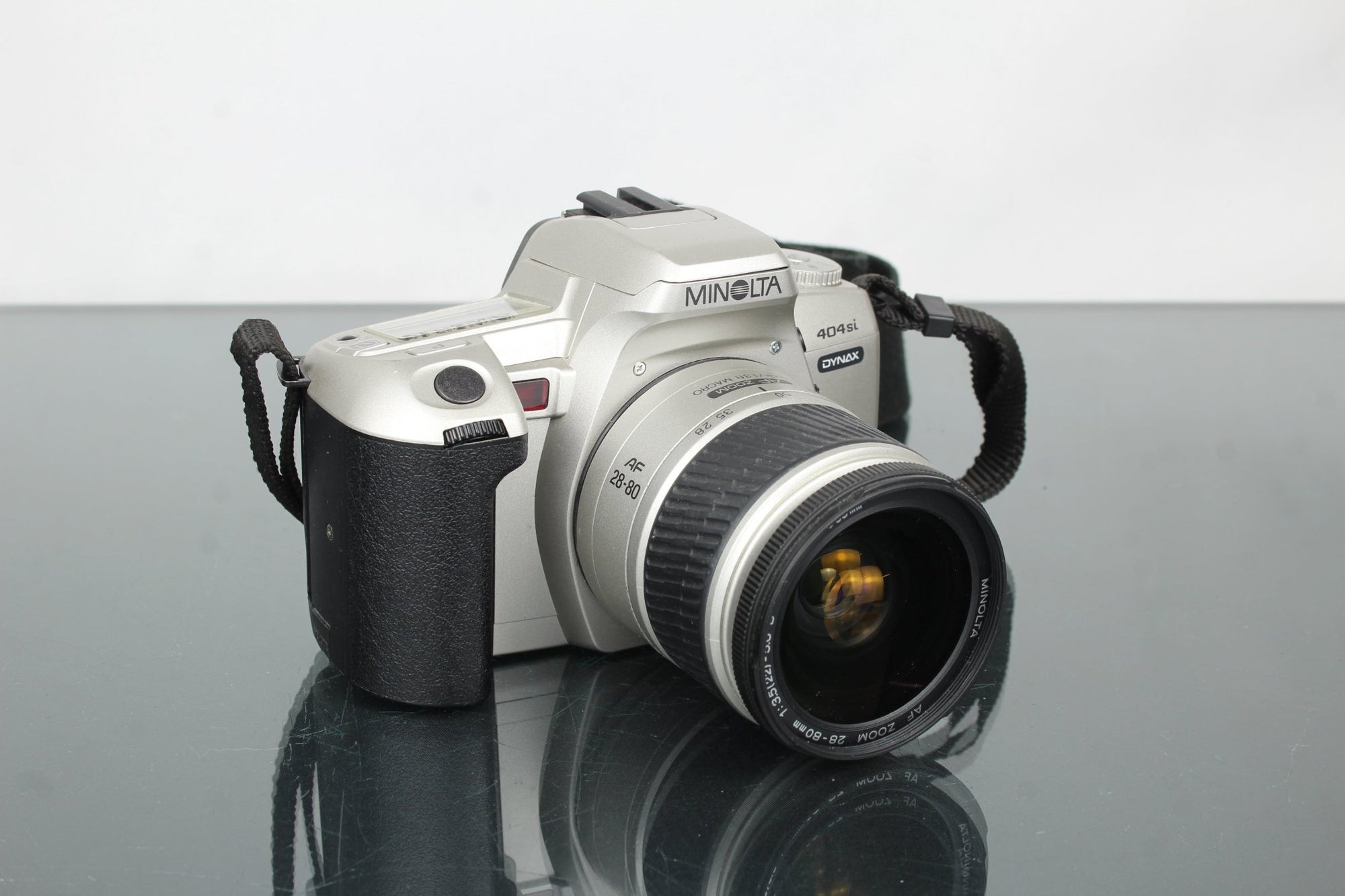 Minolta Dynax 404si + Minolta 28 - 80mm 1:3.5 - 5.6 lens - Dutch|Thrift