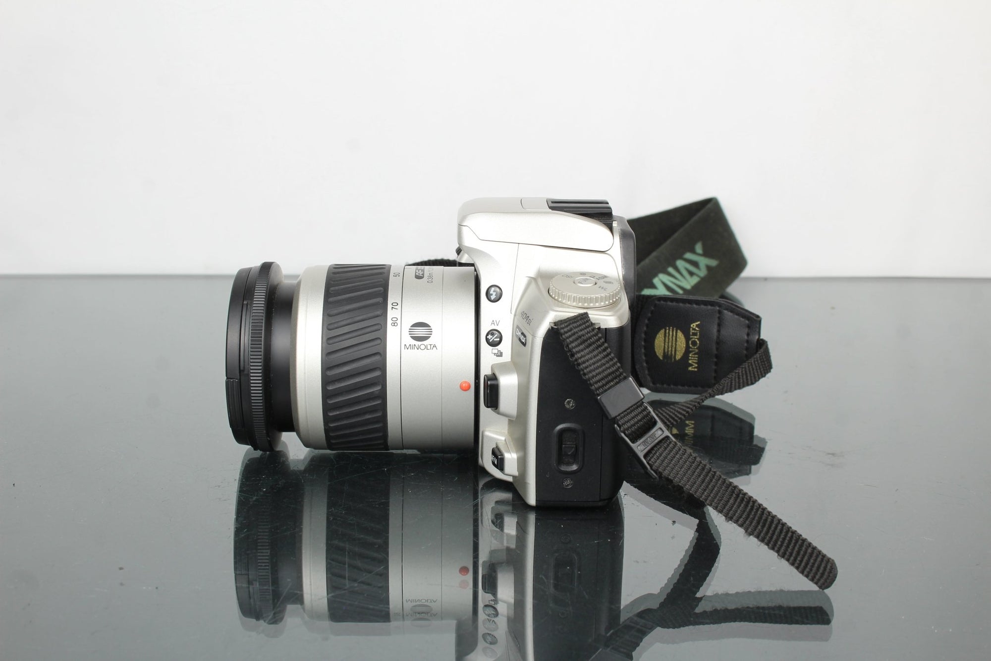 Minolta Dynax 404si + Minolta AF Zoom 28 - 80mm 1:3.5(22) - 5.6 - Dutch|Thrift