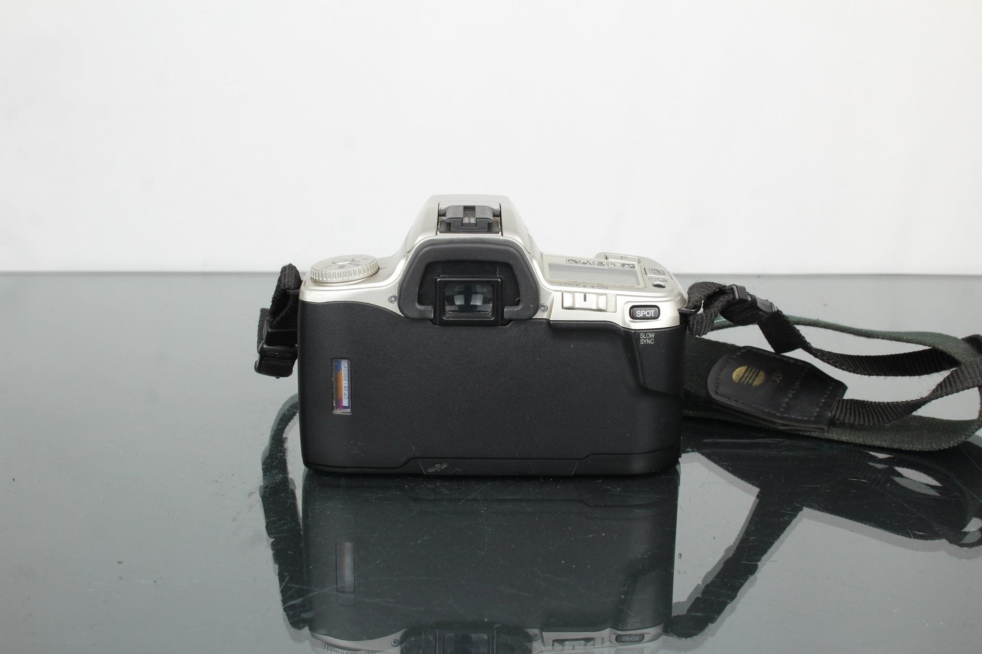 Minolta Dynax 404si + Minolta AF Zoom 28 - 80mm 1:3.5(22) - 5.6 - Dutch|Thrift