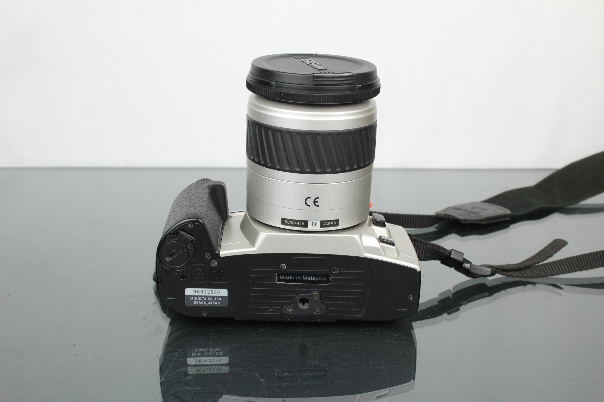 Minolta Dynax 404si + Minolta AF Zoom 28 - 80mm 1:3.5(22) - 5.6 - Dutch|Thrift