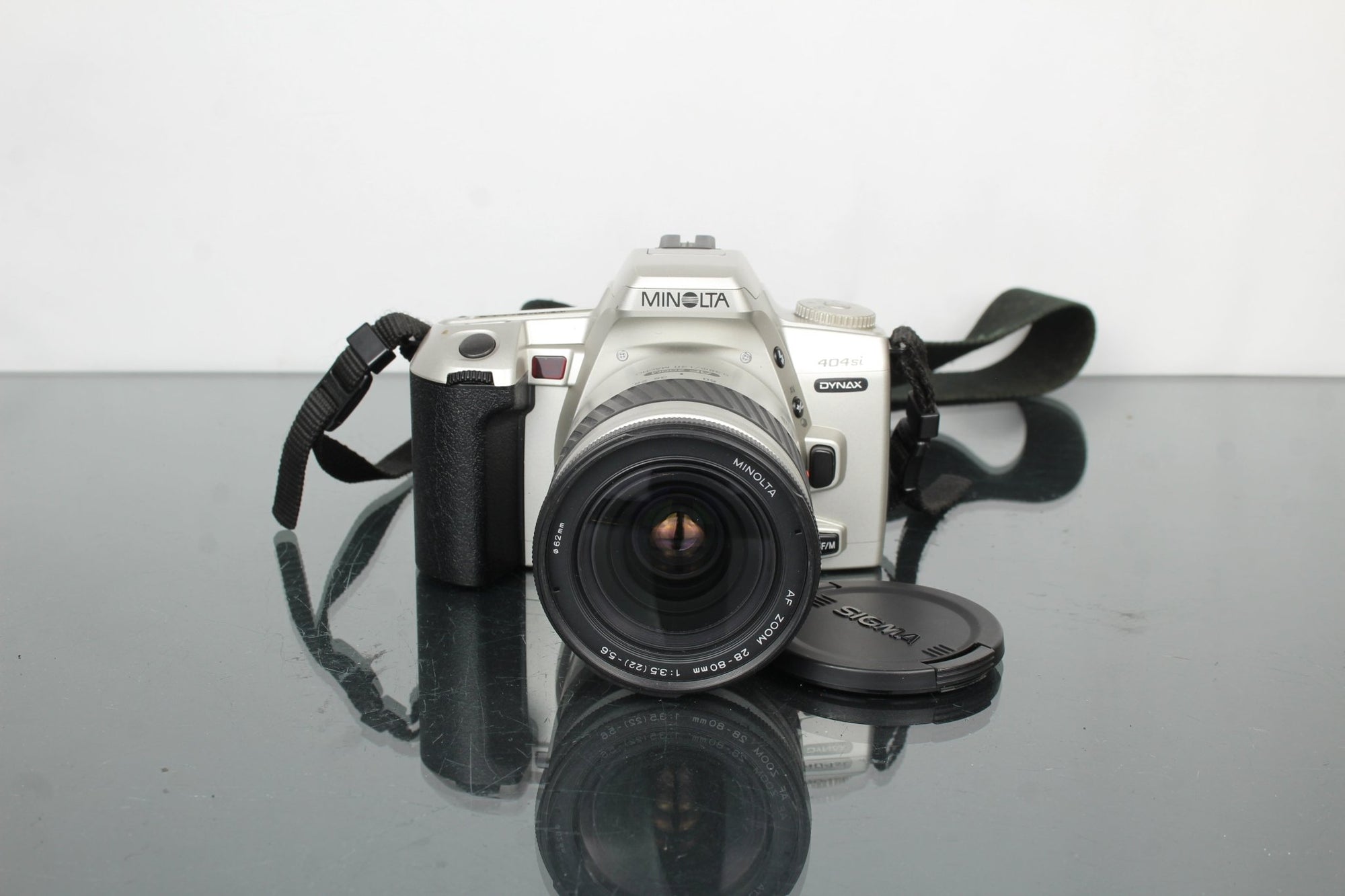 Minolta Dynax 404si + Minolta AF Zoom 28 - 80mm 1:3.5(22) - 5.6 - Dutch|Thrift