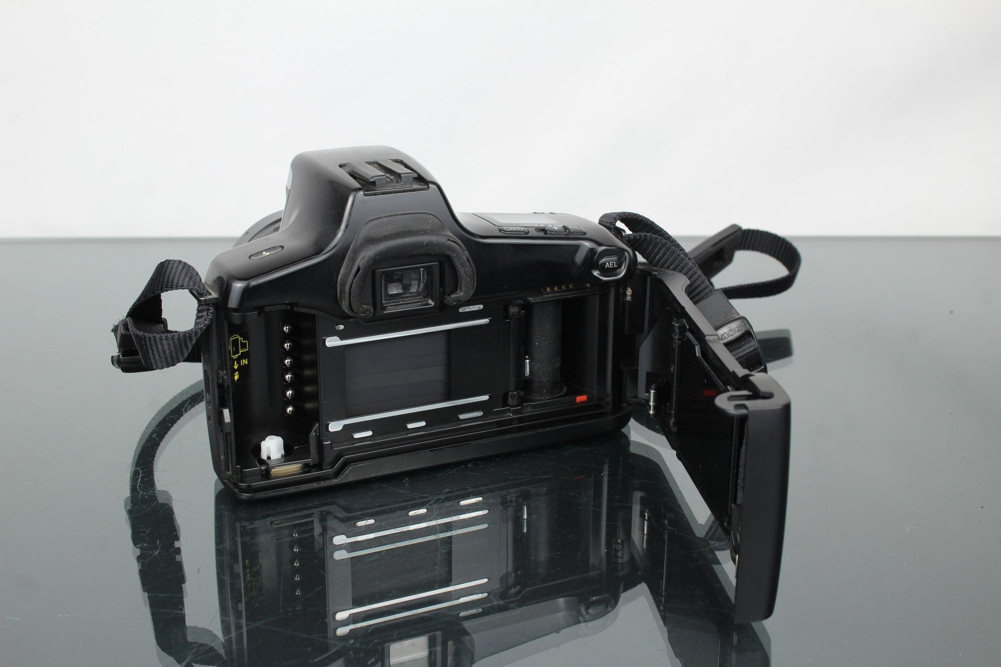 Minolta Dynax 5000i + Minolta 35 - 80mm 1:4 - 5.6 - Dutch|Thrift