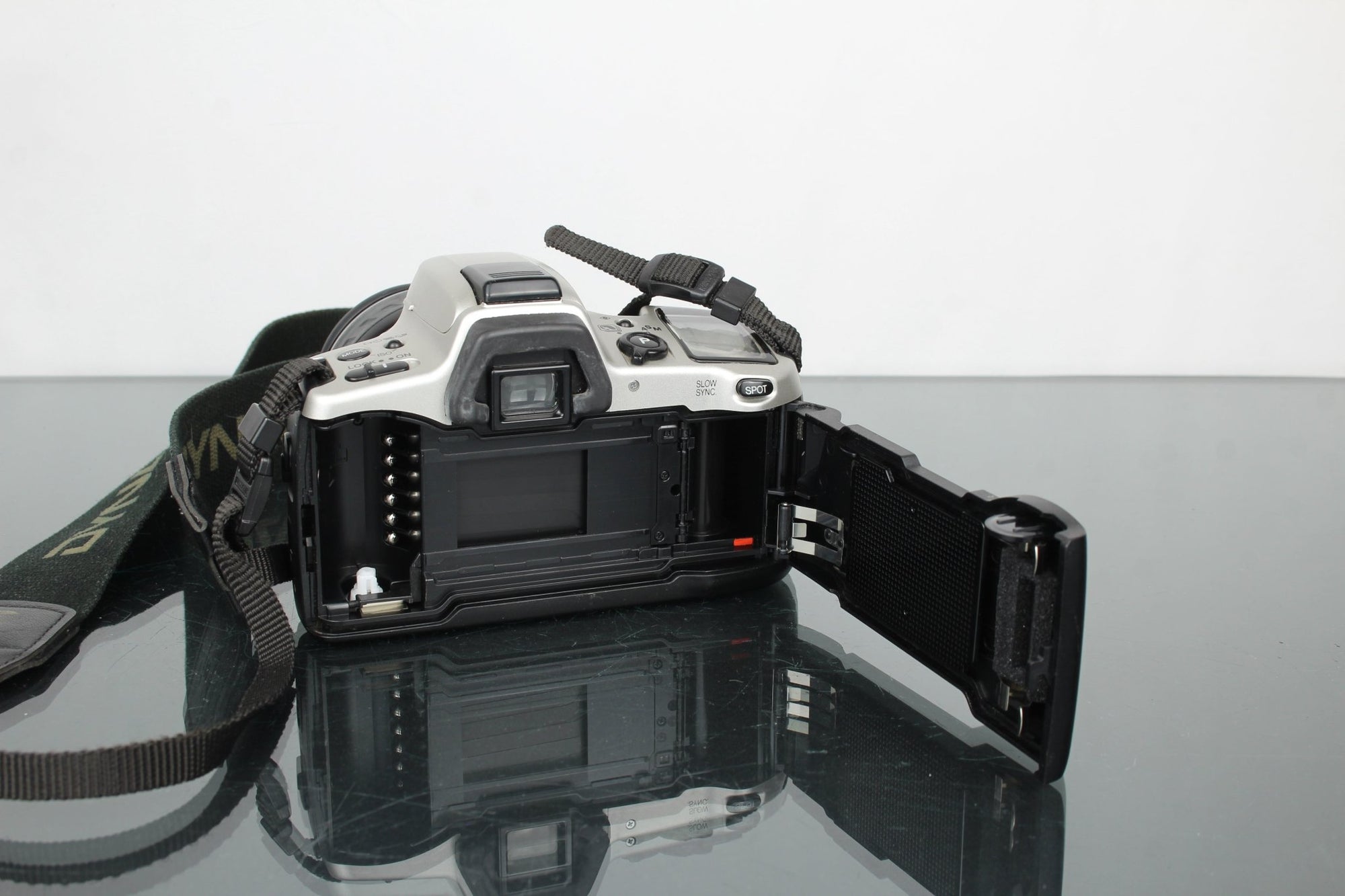 Minolta Dynax 500si super + Minolta Zoom xi 28 - 105mm 1:3.5 - 4.5 - Dutch|Thrift