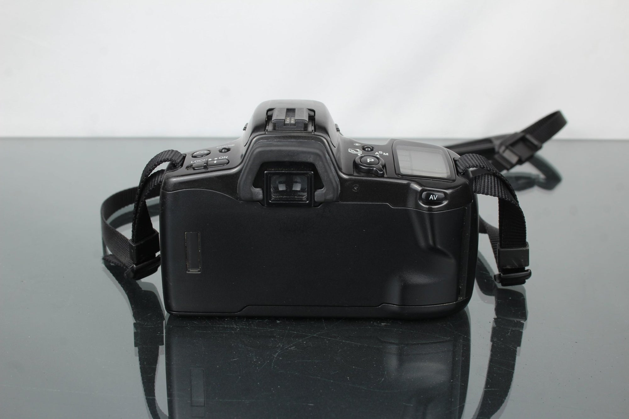 Minolta Dynax 500si + Tamron 28 - 80mm 1:3.5 - 5.6 lens - Dutch|Thrift