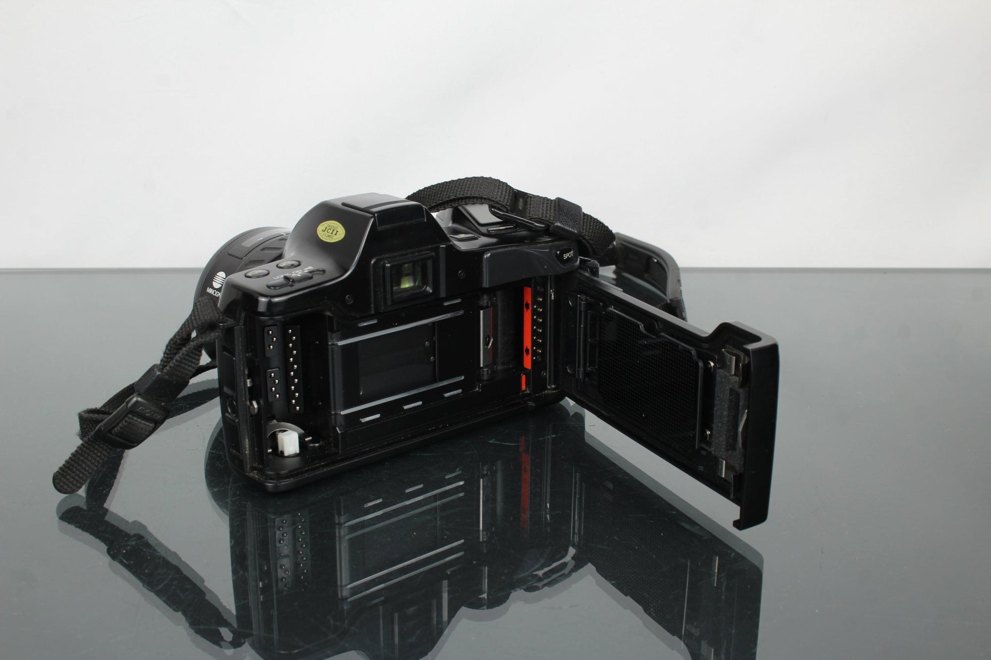 Minolta Dynax 7000i + 50mm Lens - Dutch|Thrift