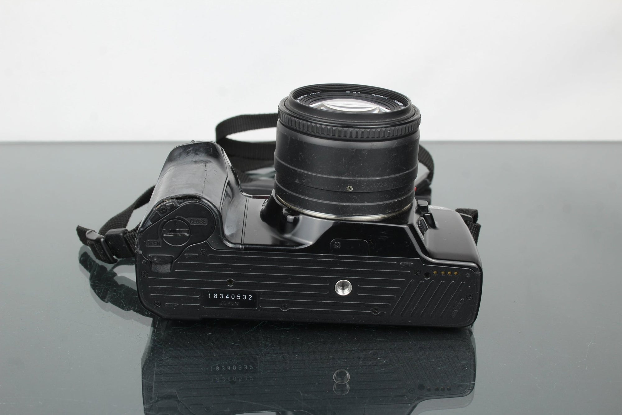 Minolta Dynax 7000i + Sigma 1:2.8 24mm lens - Dutch|Thrift