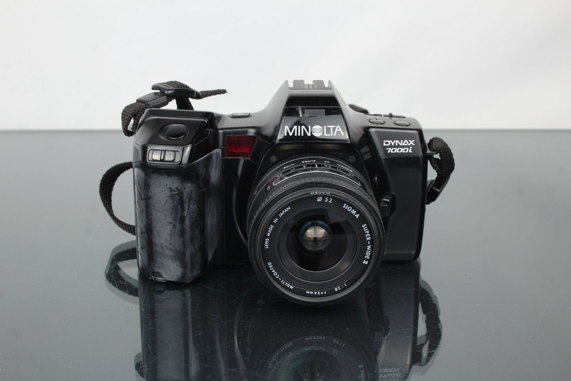 Minolta Dynax 7000i + Sigma 1:2.8 24mm lens - Dutch|Thrift