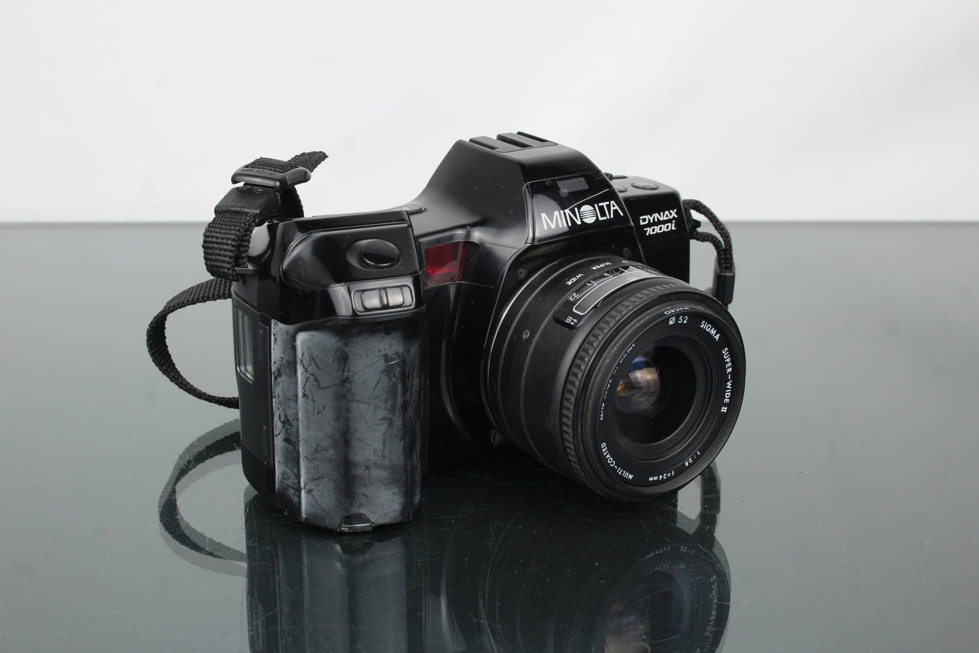 Minolta Dynax 7000i + Sigma 1:2.8 24mm lens - Dutch|Thrift