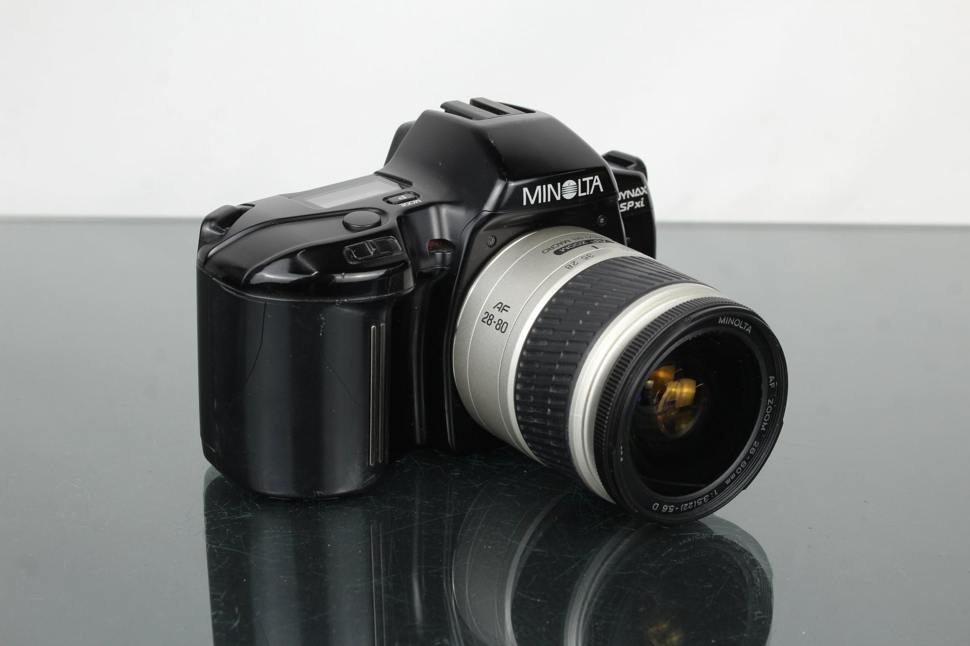 Minolta Dynax SP xi + Minolta AF Zoom 28 - 80mm lens - Dutch|Thrift