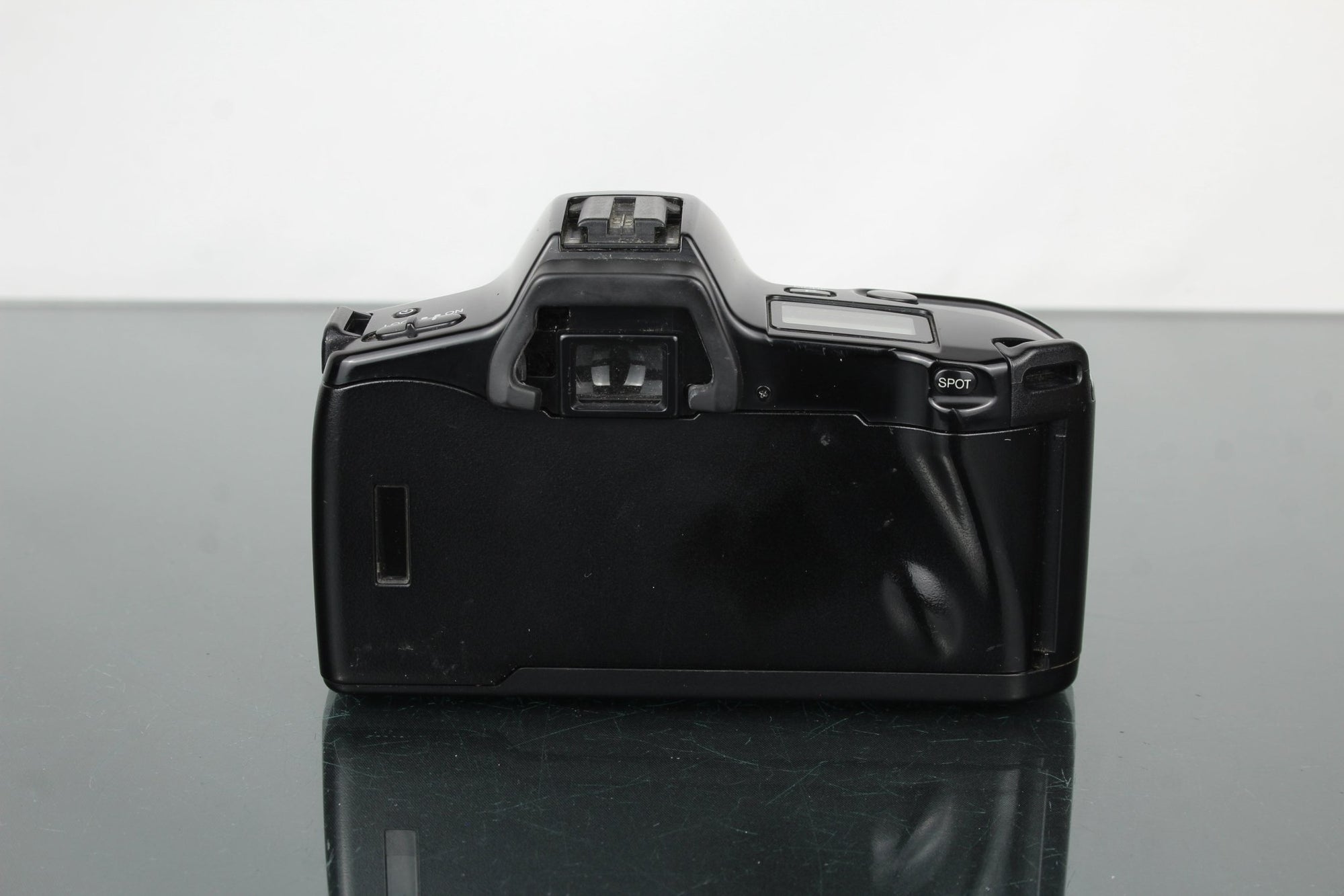 Minolta Dynax SP xi + Minolta AF Zoom 28 - 80mm lens - Dutch|Thrift