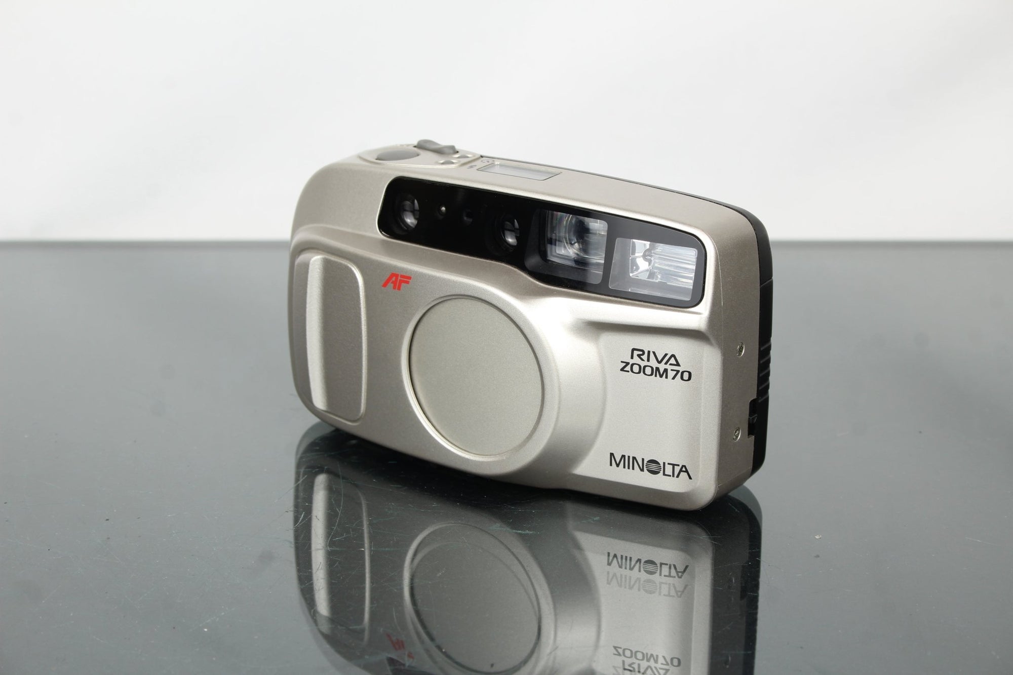 Minolta Riva Zoom 70 - Dutch|Thrift