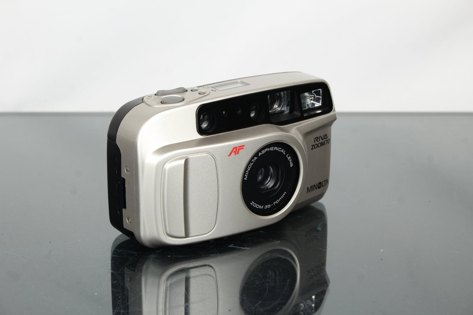 Minolta Riva Zoom 70 - Dutch|Thrift