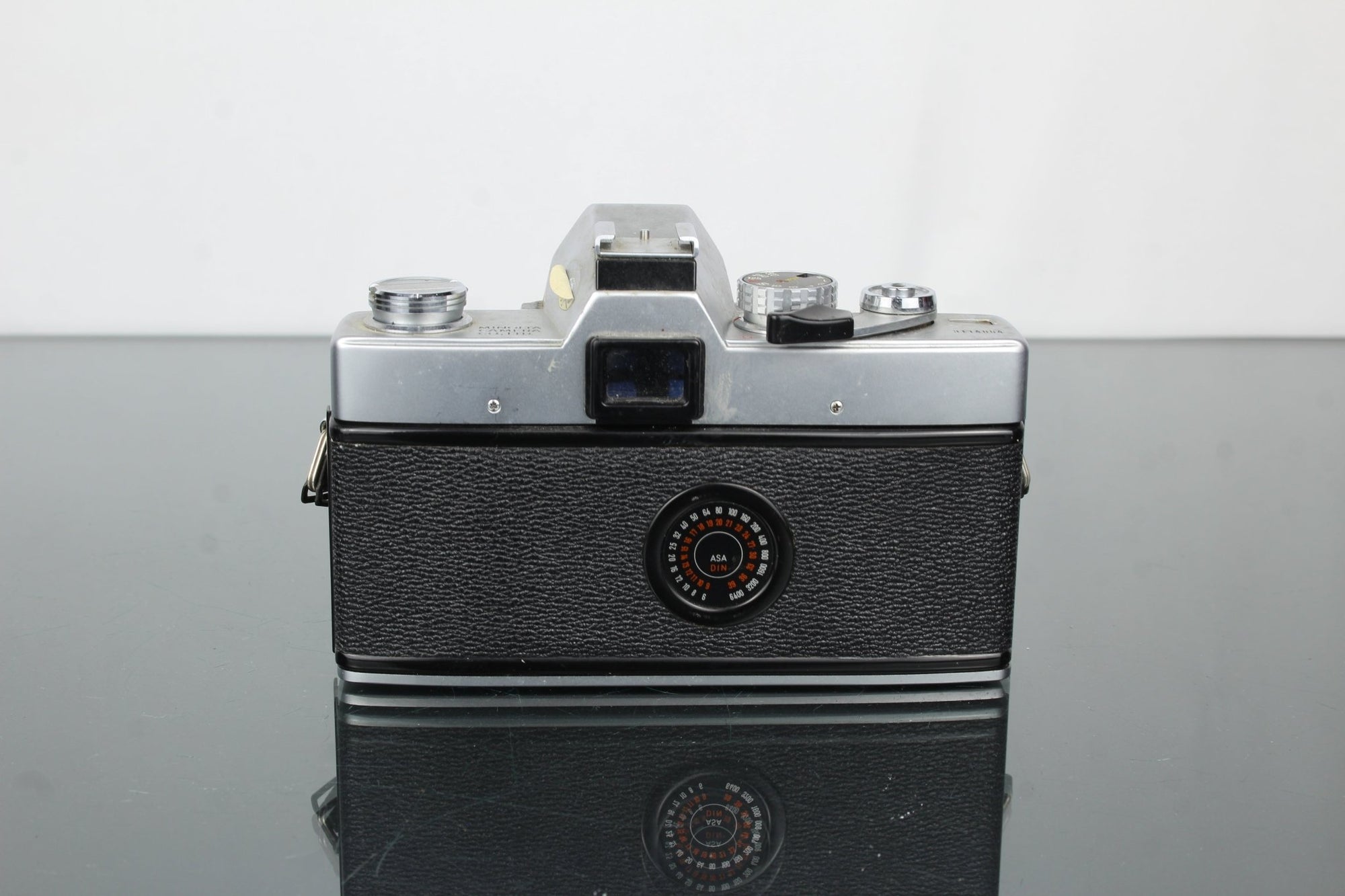 Minolta SR T 100 - Dutch|Thrift