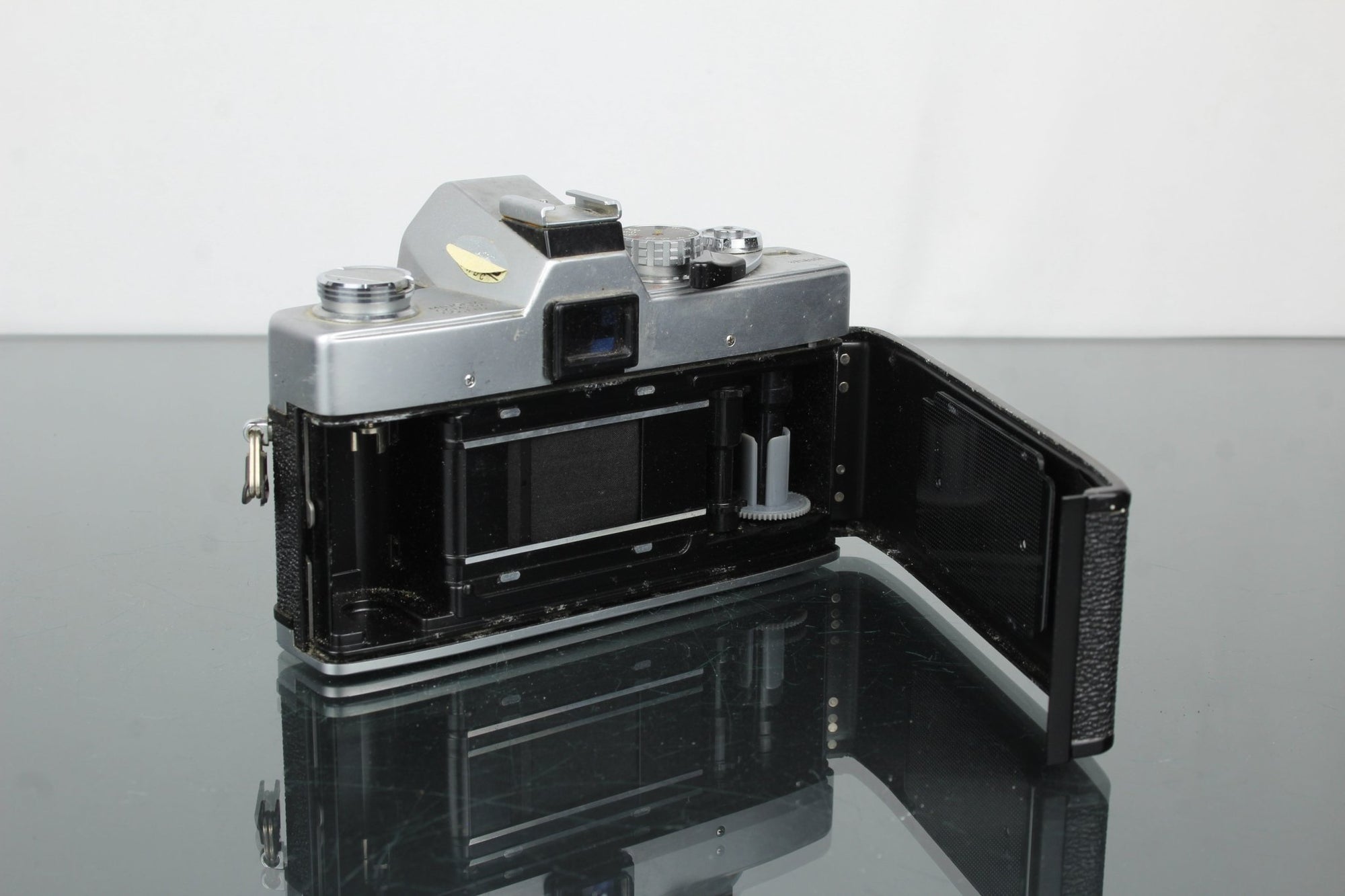 Minolta SR T 100 - Dutch|Thrift