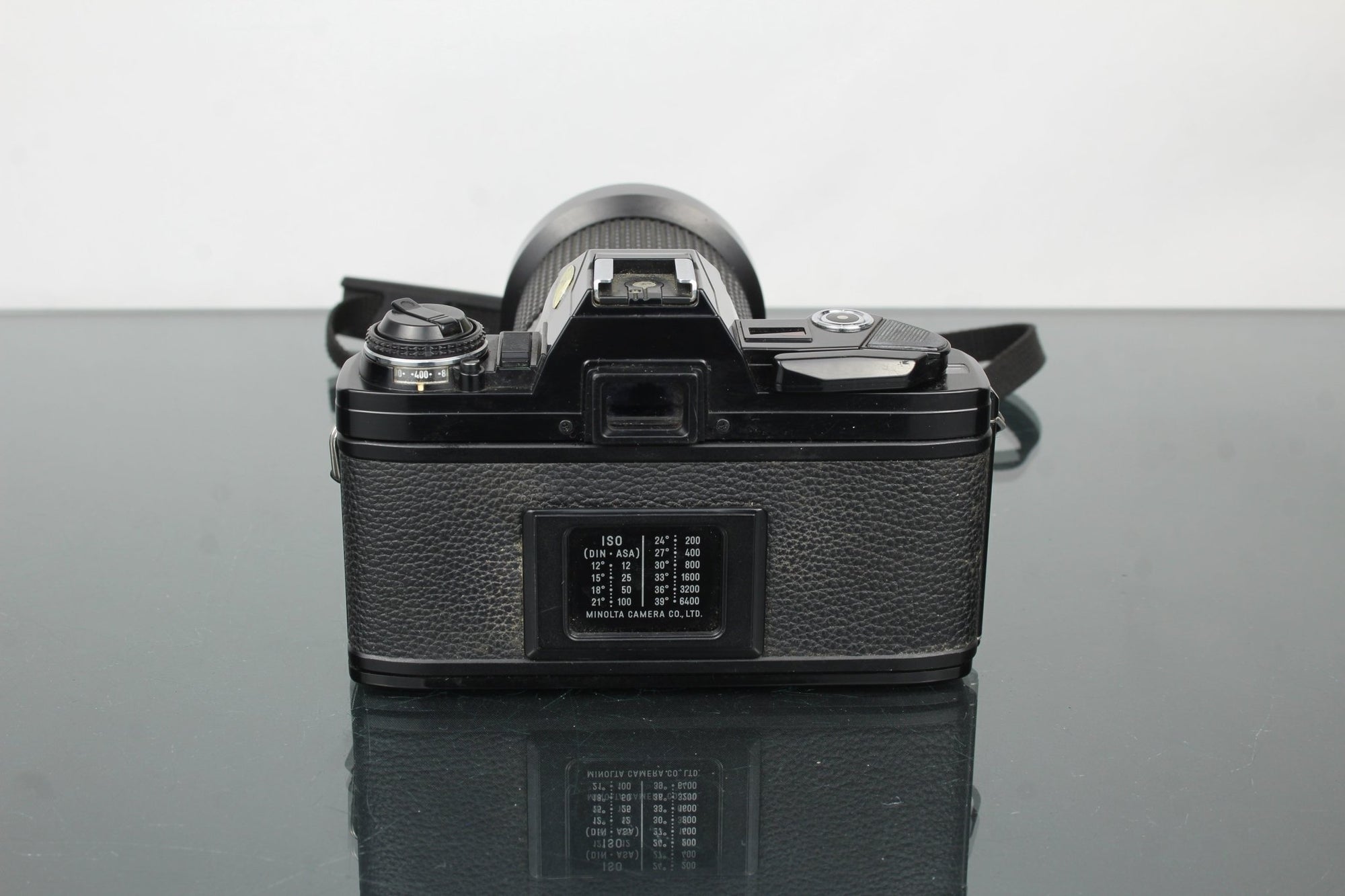 Minolta X - 300 + Cosina 28 - 200mm 1:3.8 - 5.6 - Dutch|Thrift