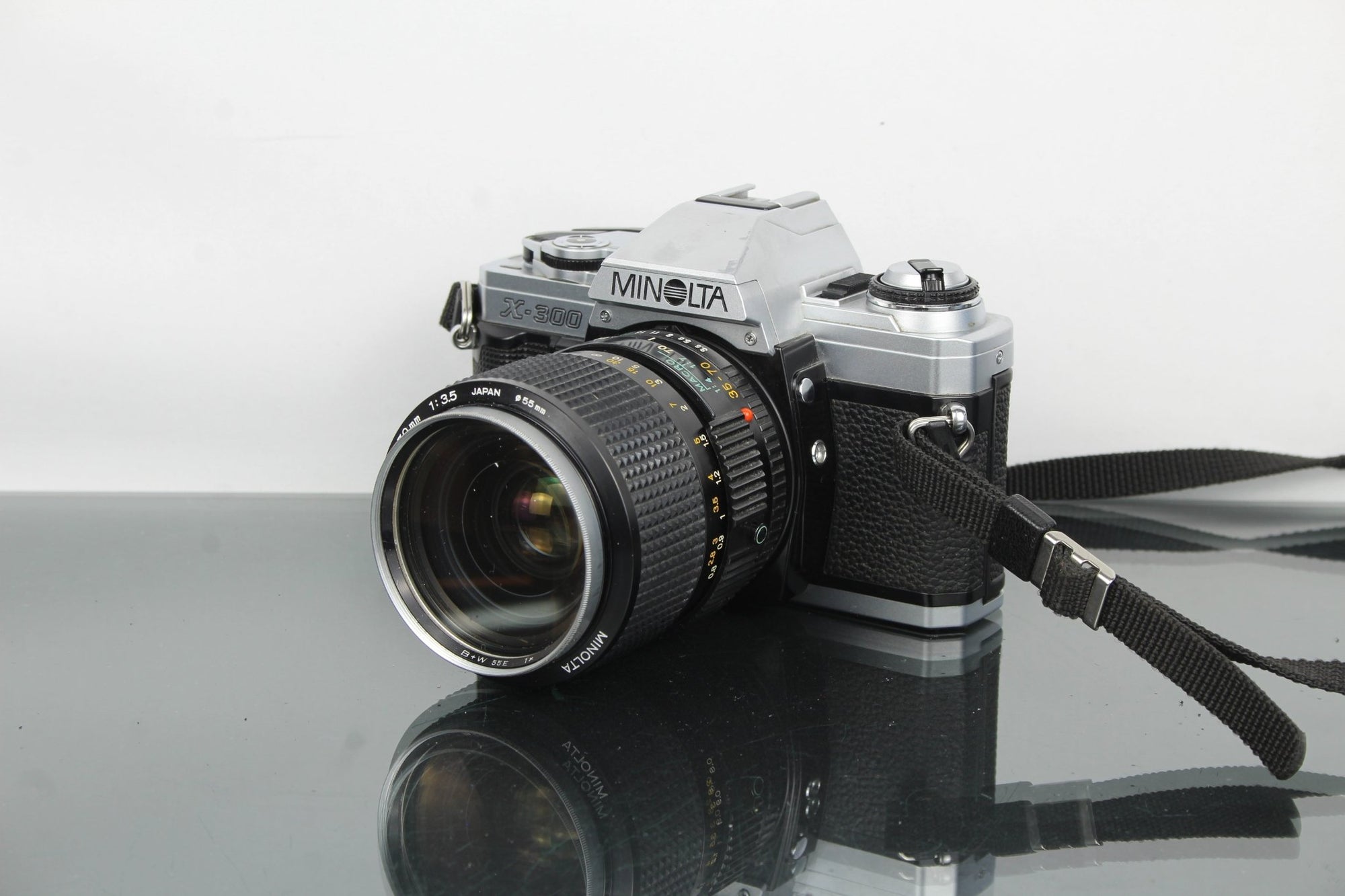 Minolta X - 300 + MD Zoom 35 - 70mm 1:3.5 - Dutch|Thrift