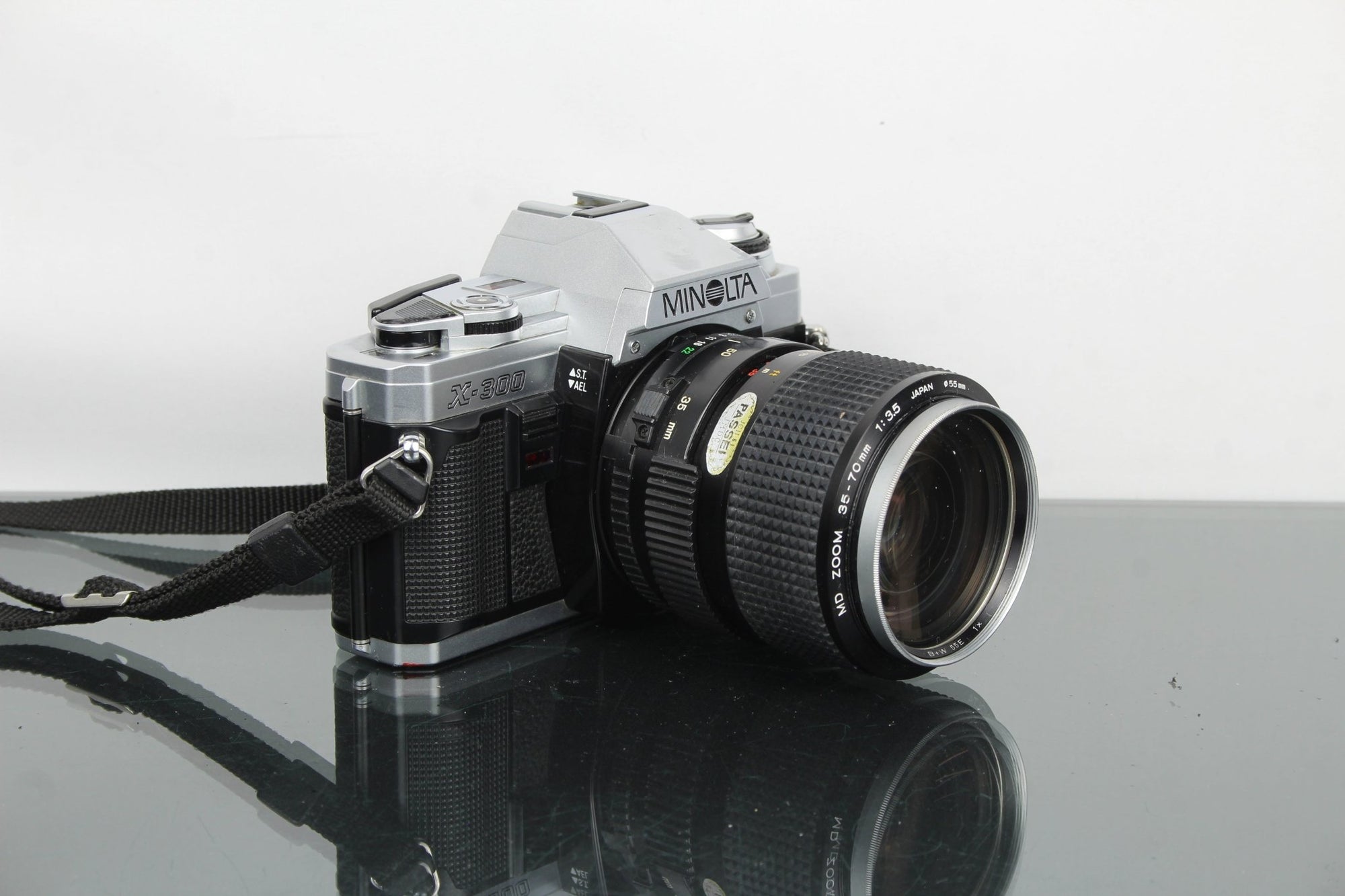 Minolta X - 300 + MD Zoom 35 - 70mm 1:3.5 - Dutch|Thrift