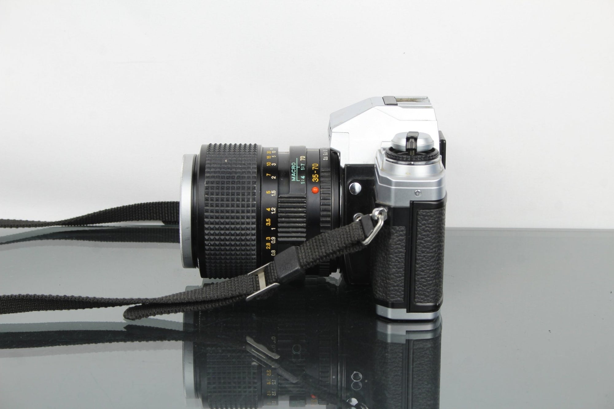 Minolta X - 300 + MD Zoom 35 - 70mm 1:3.5 - Dutch|Thrift