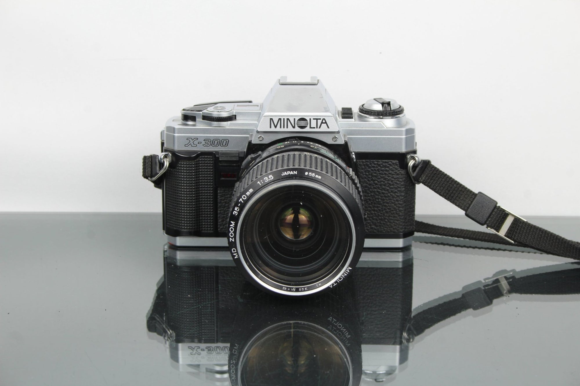 Minolta X - 300 + MD Zoom 35 - 70mm 1:3.5 - Dutch|Thrift
