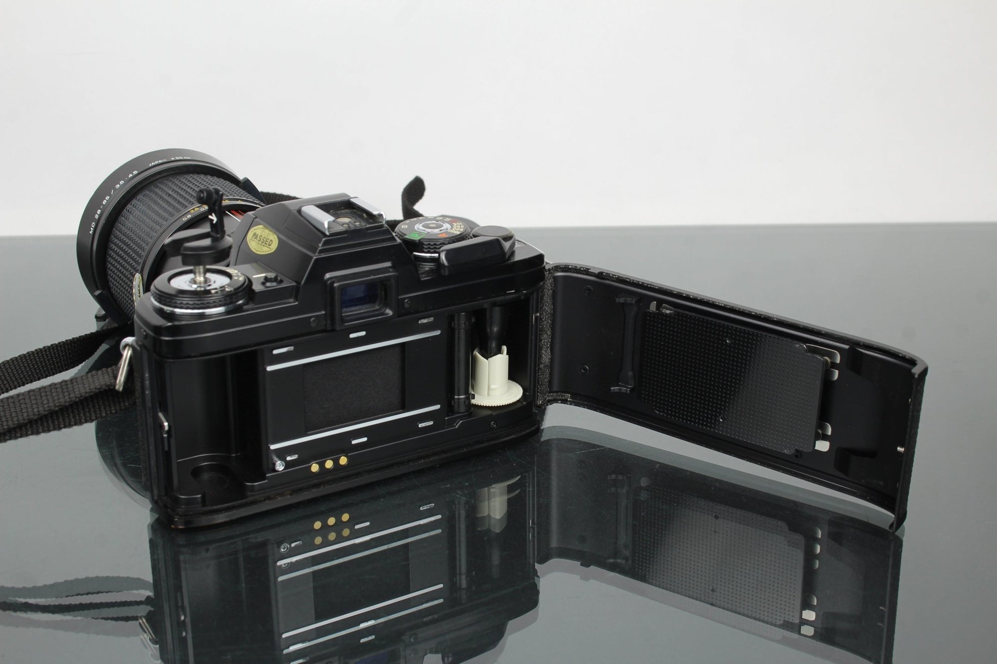 Minolta X - 700 + MD 28 - 85mm f/3.5 - 4.5 Minolta lens - Dutch|Thrift