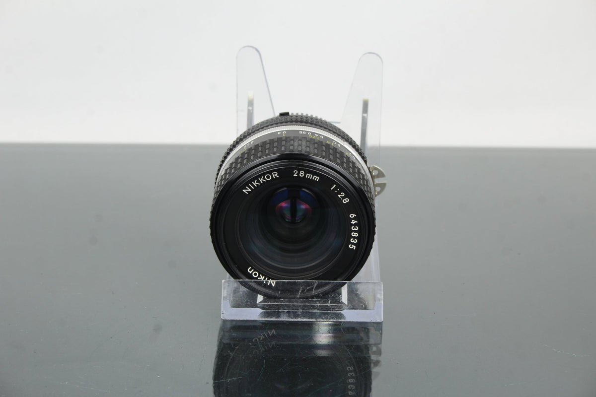 Nikkor 28mm 1:2.8 Nikon F mount - Dutch|Thrift