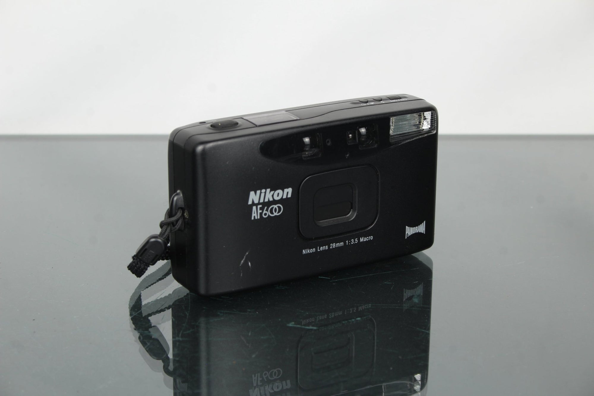 Nikon AF 600 - Dutch|Thrift
