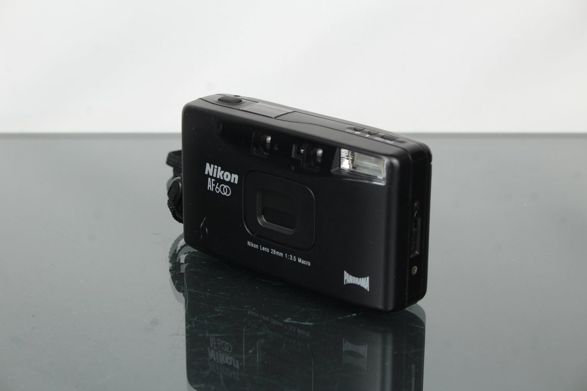 Nikon AF 600 - Dutch|Thrift