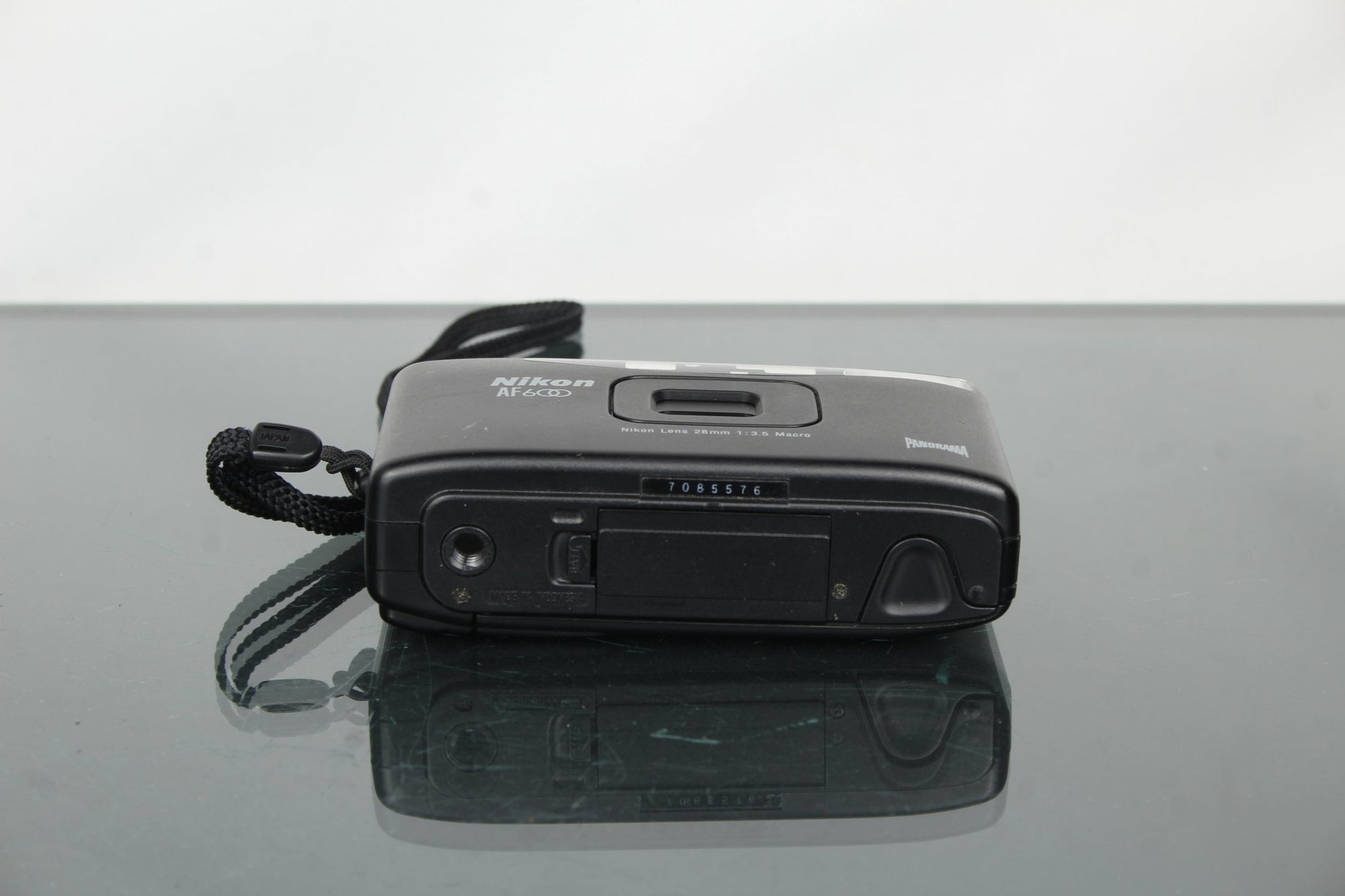 Nikon AF 600 - Dutch|Thrift