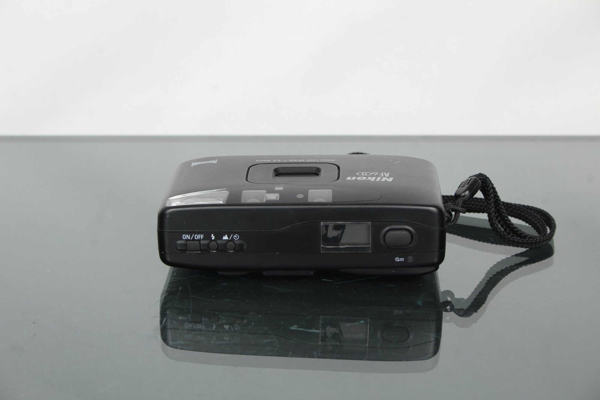 Nikon AF 600 - Dutch|Thrift