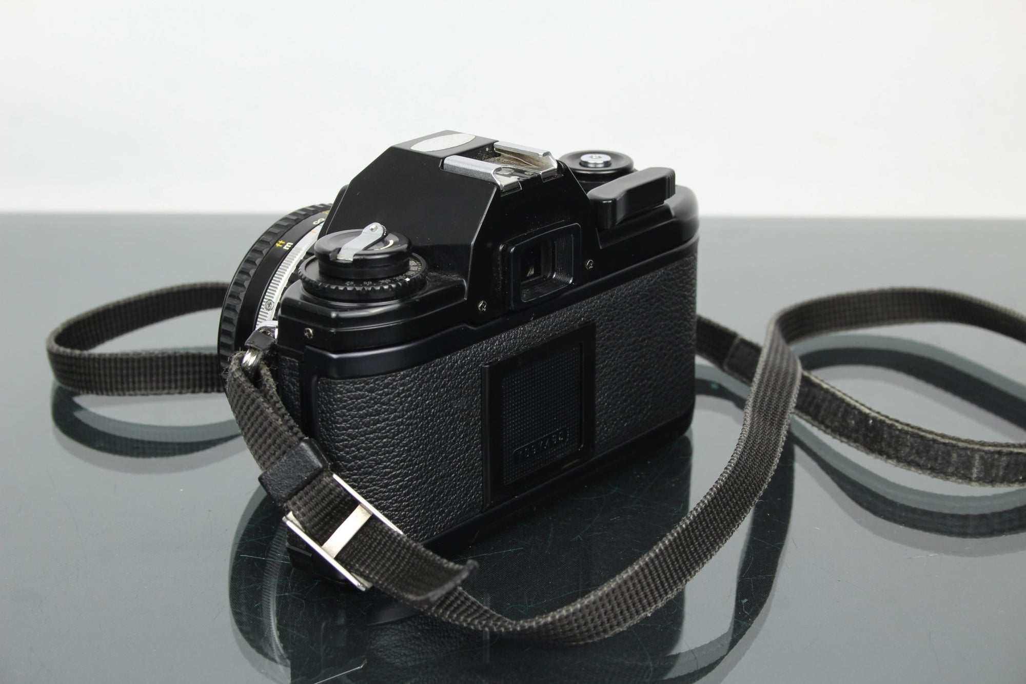 Nikon EM + 50mm 1:1.8 Series E lens - Dutch|Thrift