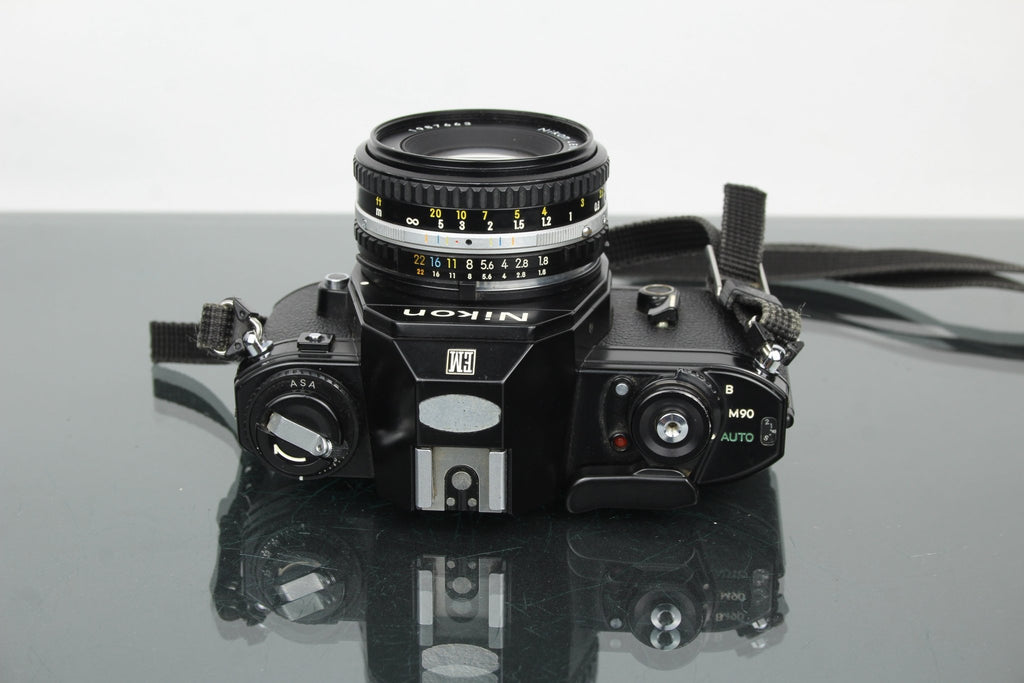 Nikon EM + 50mm 1:1.8 Series E lens - Dutch|Thrift