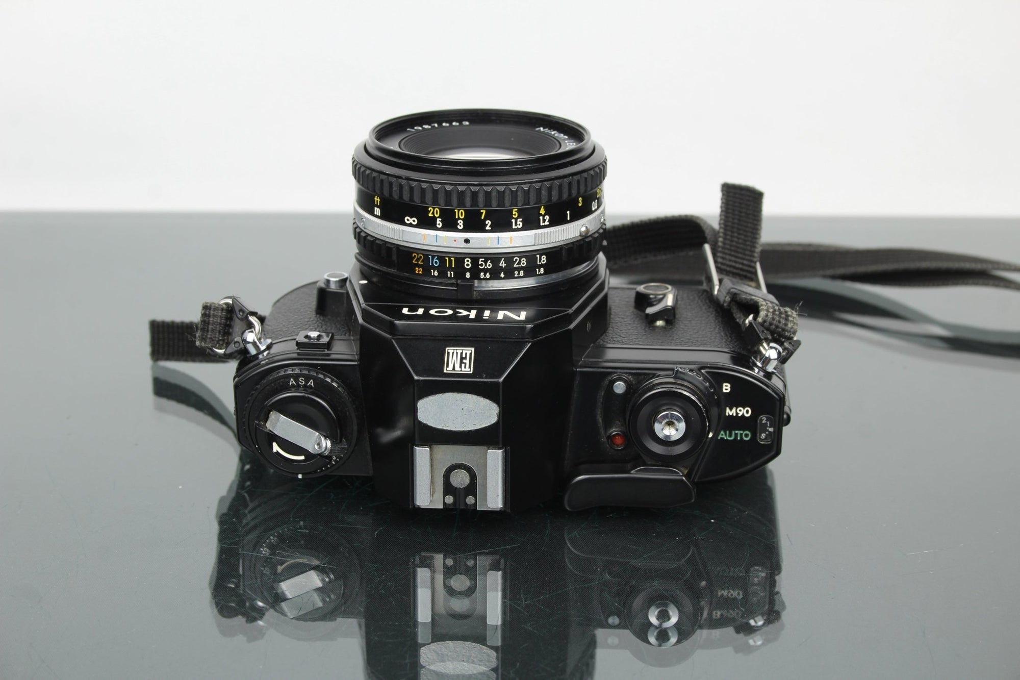 Nikon EM + 50mm 1:1.8 Series E lens - Dutch|Thrift