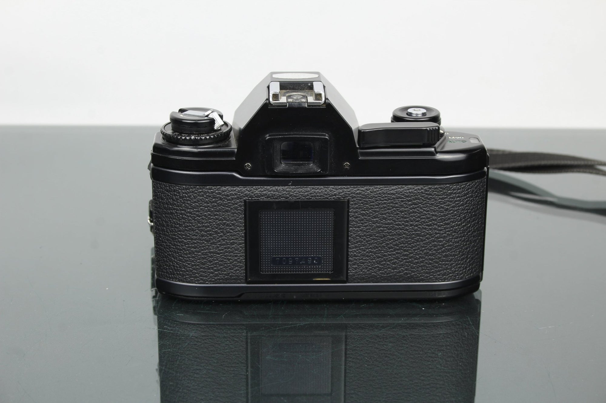 Nikon EM + 50mm 1:1.8 Series E lens - Dutch|Thrift