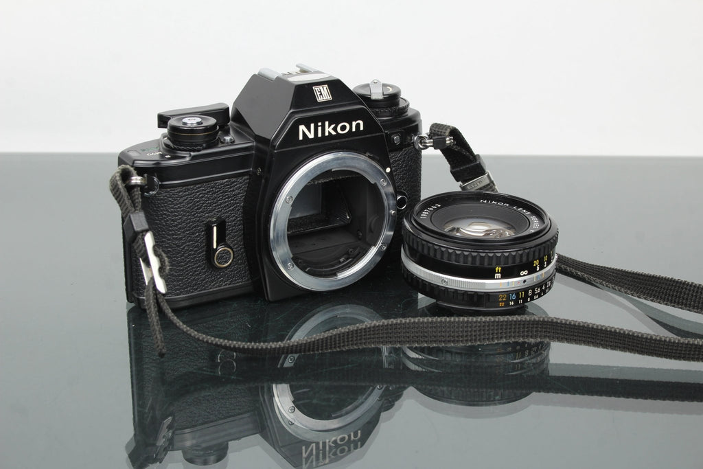Nikon EM + 50mm 1:1.8 Series E lens - Dutch|Thrift