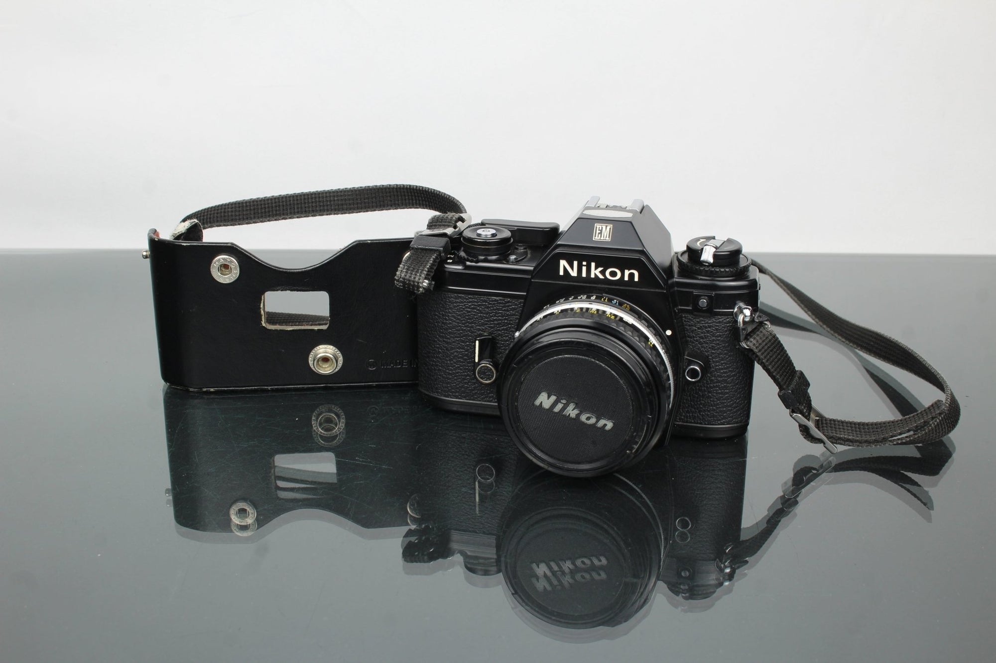 Nikon EM + 50mm 1:1.8 Series E lens - Dutch|Thrift