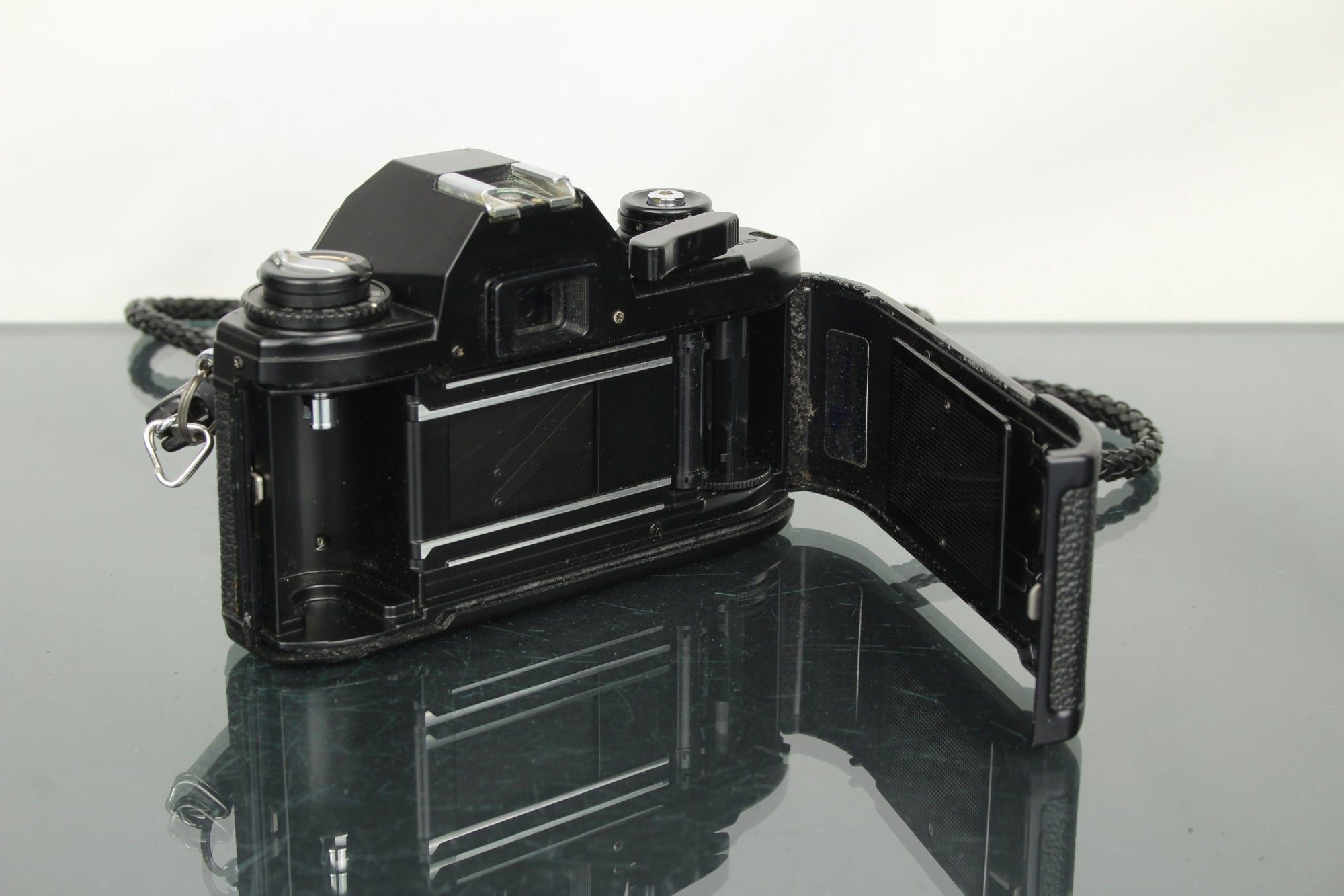 Nikon EM - Dutch|Thrift