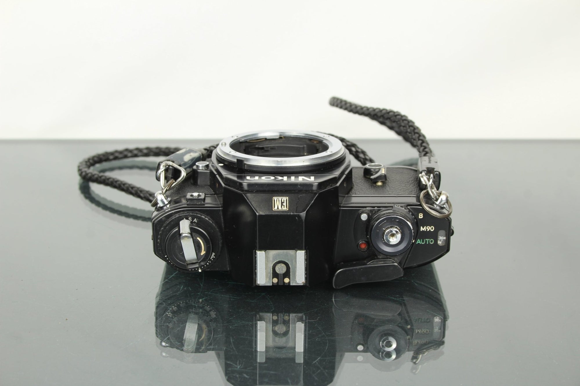 Nikon EM - Dutch|Thrift