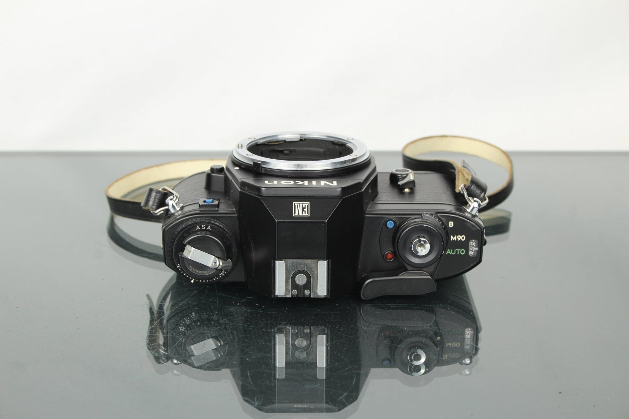 Nikon EM - Dutch|Thrift