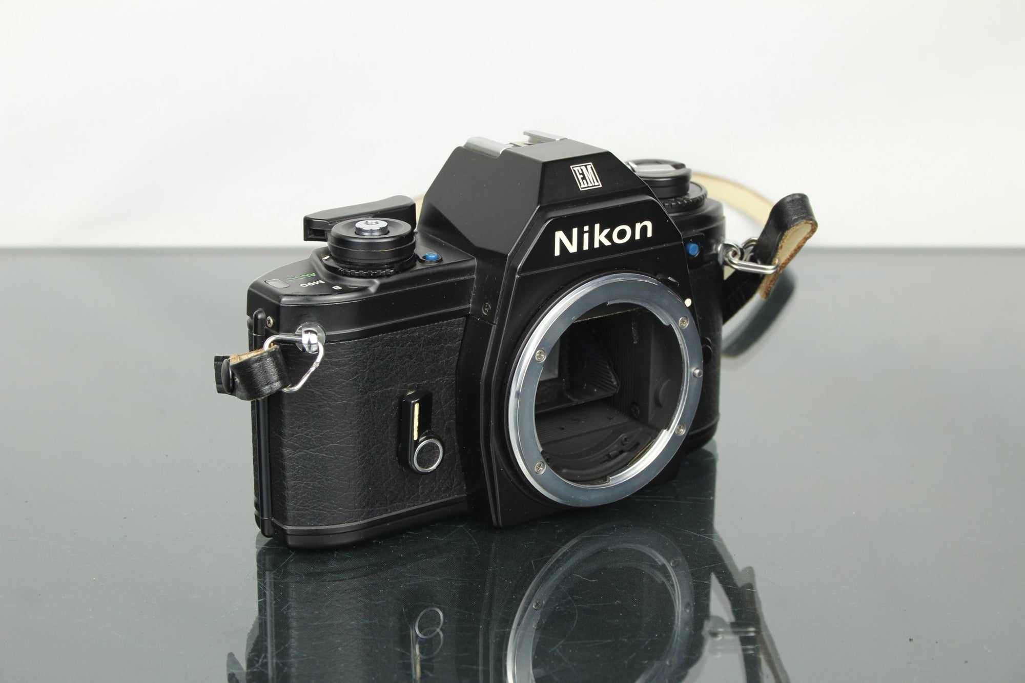Nikon EM - Dutch|Thrift