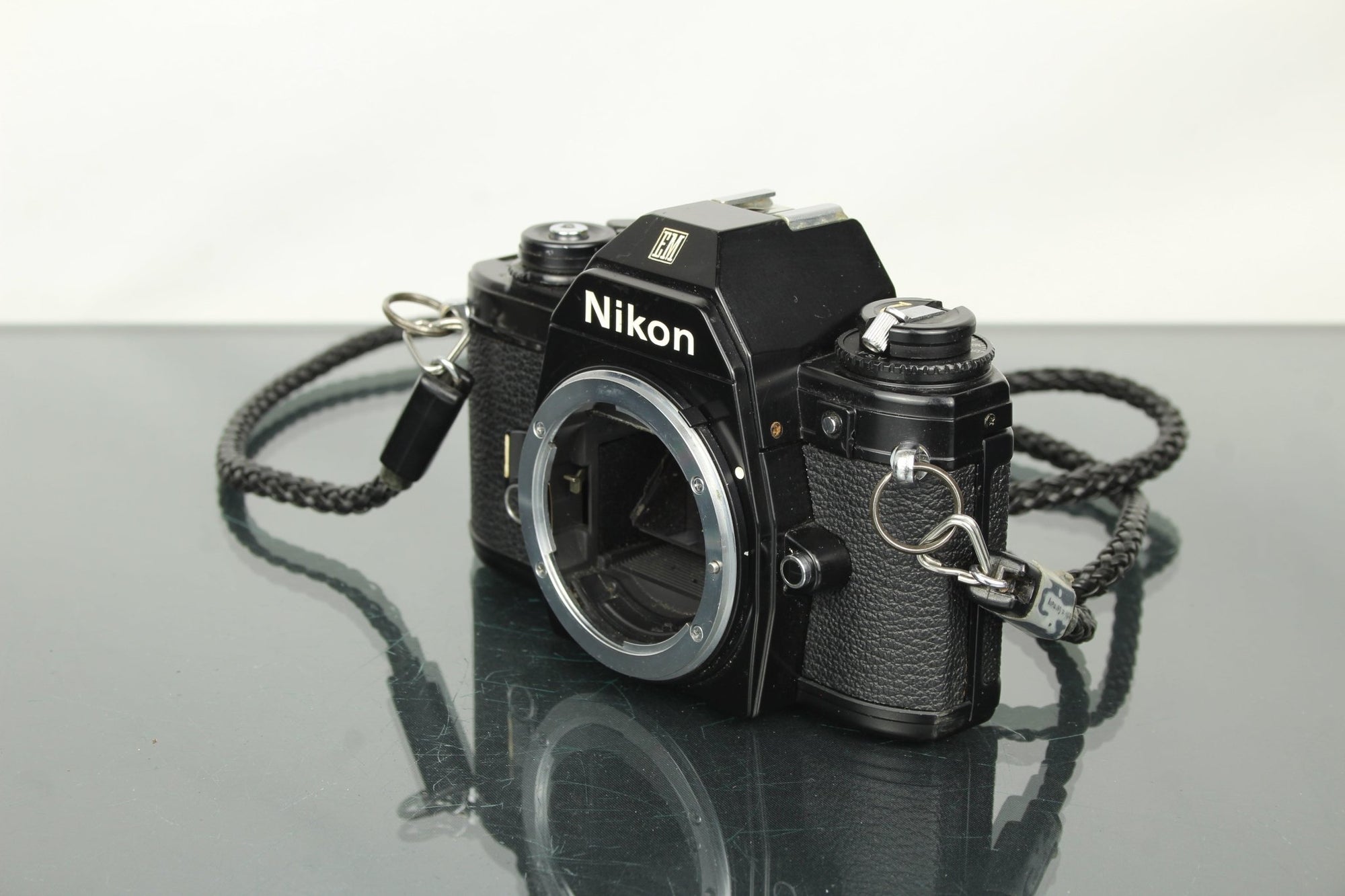 Nikon EM - Dutch|Thrift