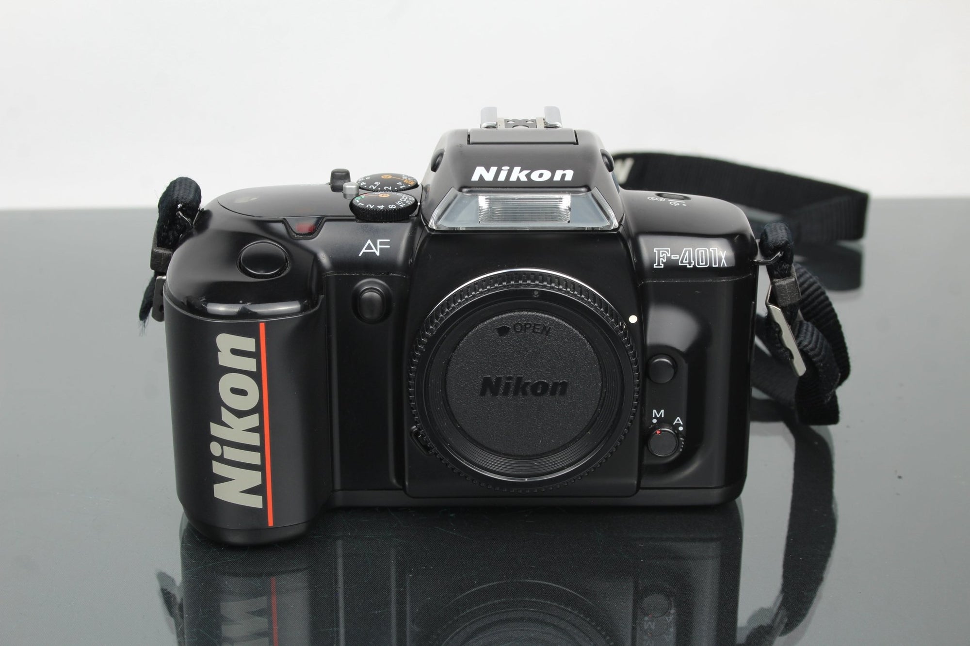 Nikon F - 401X - Dutch|Thrift