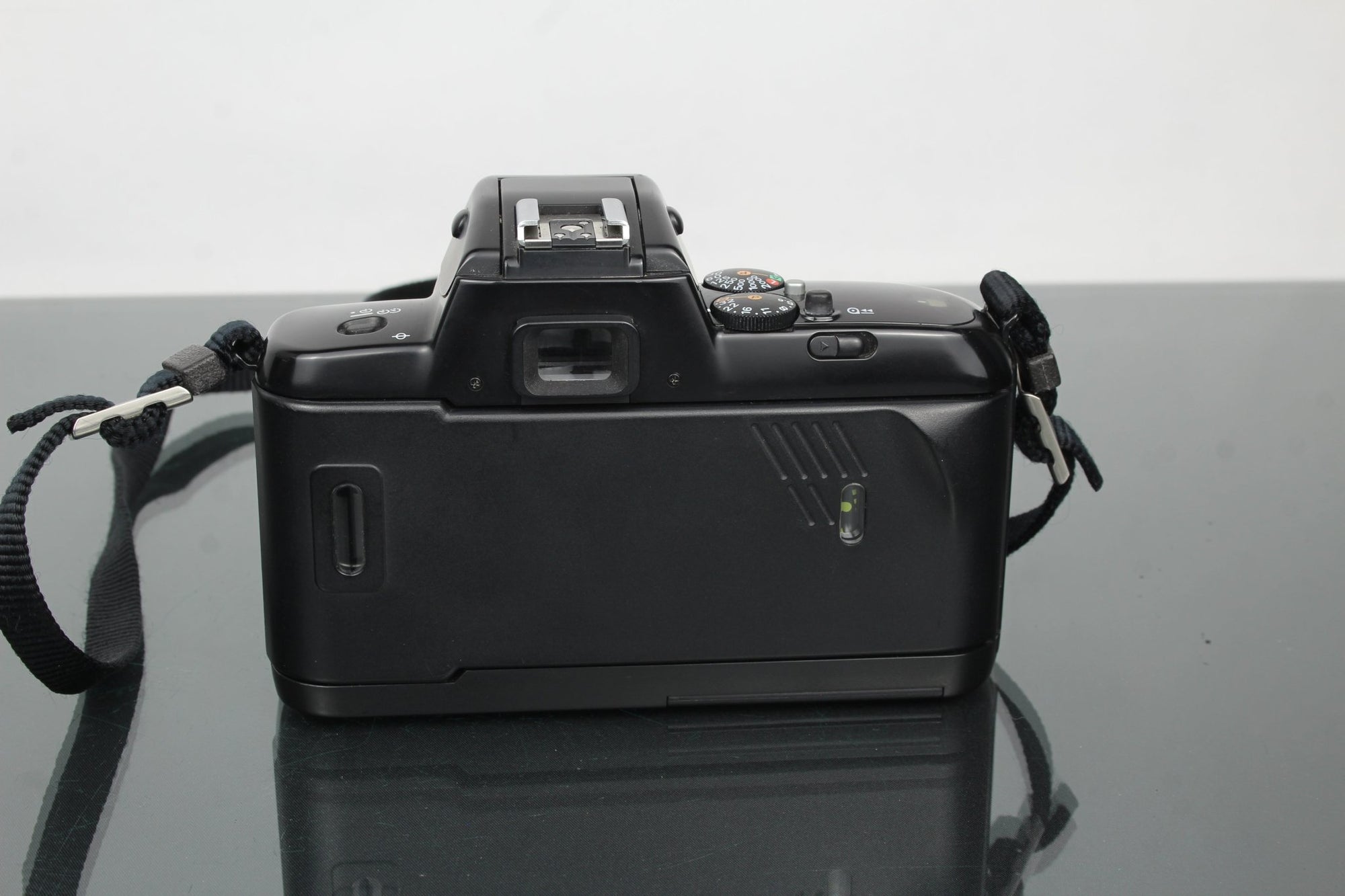 Nikon F - 401X - Dutch|Thrift