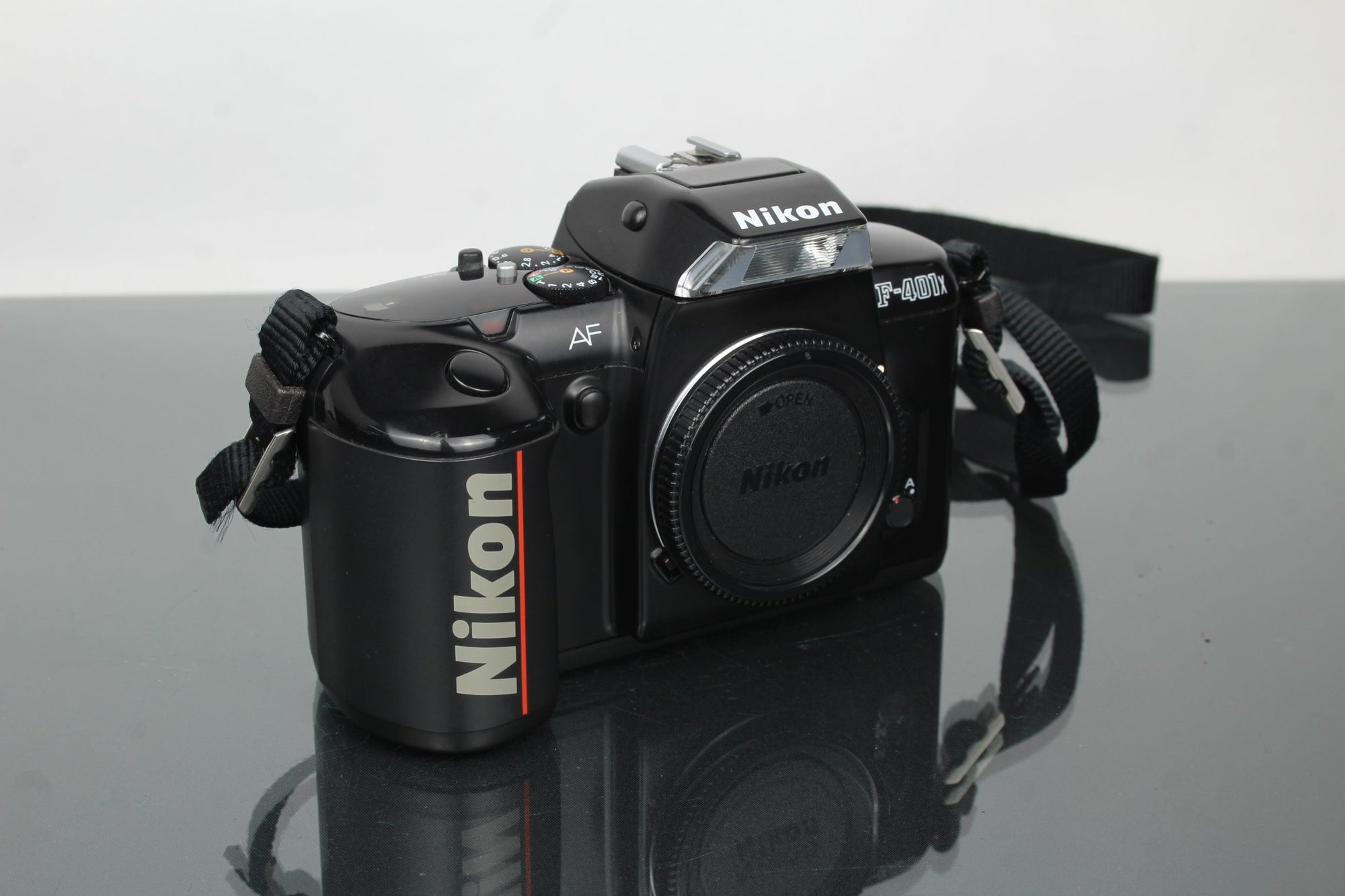 Nikon F - 401X - Dutch|Thrift