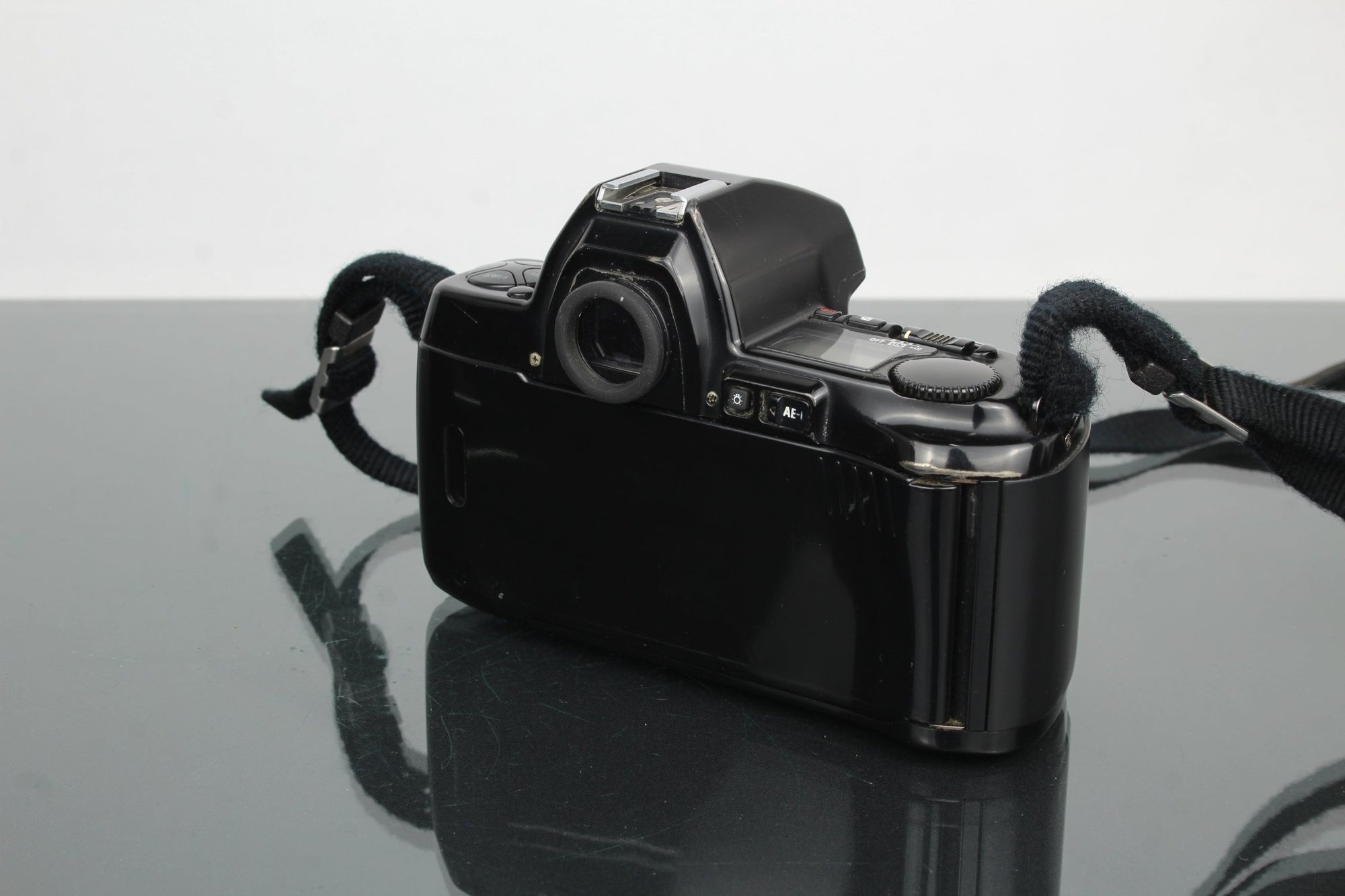 Nikon F - 801 - Dutch|Thrift