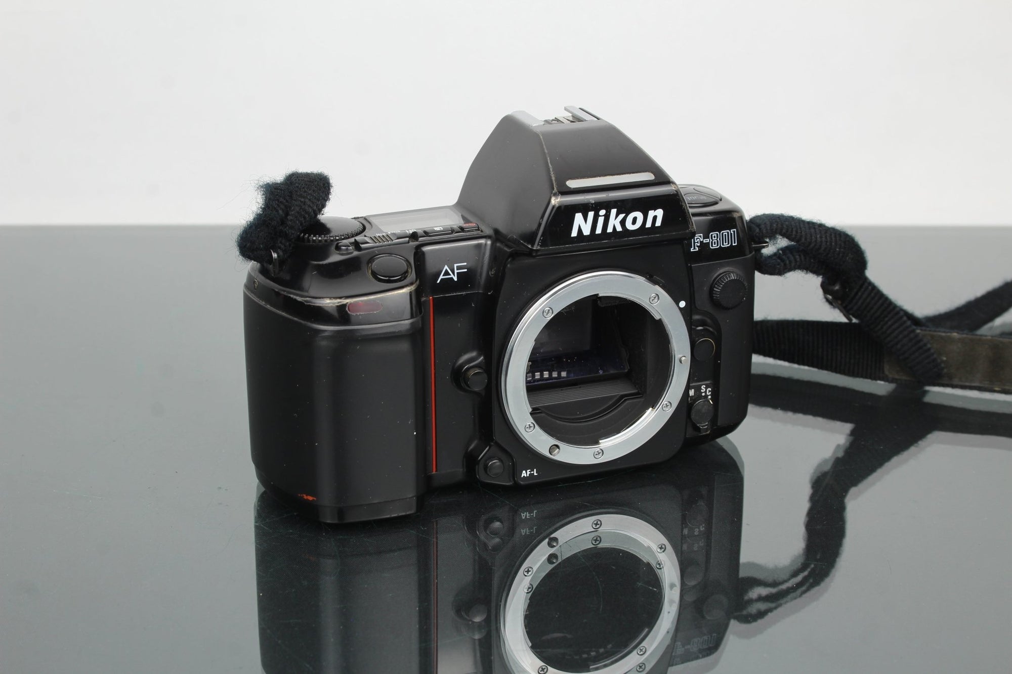 Nikon F - 801 - Dutch|Thrift