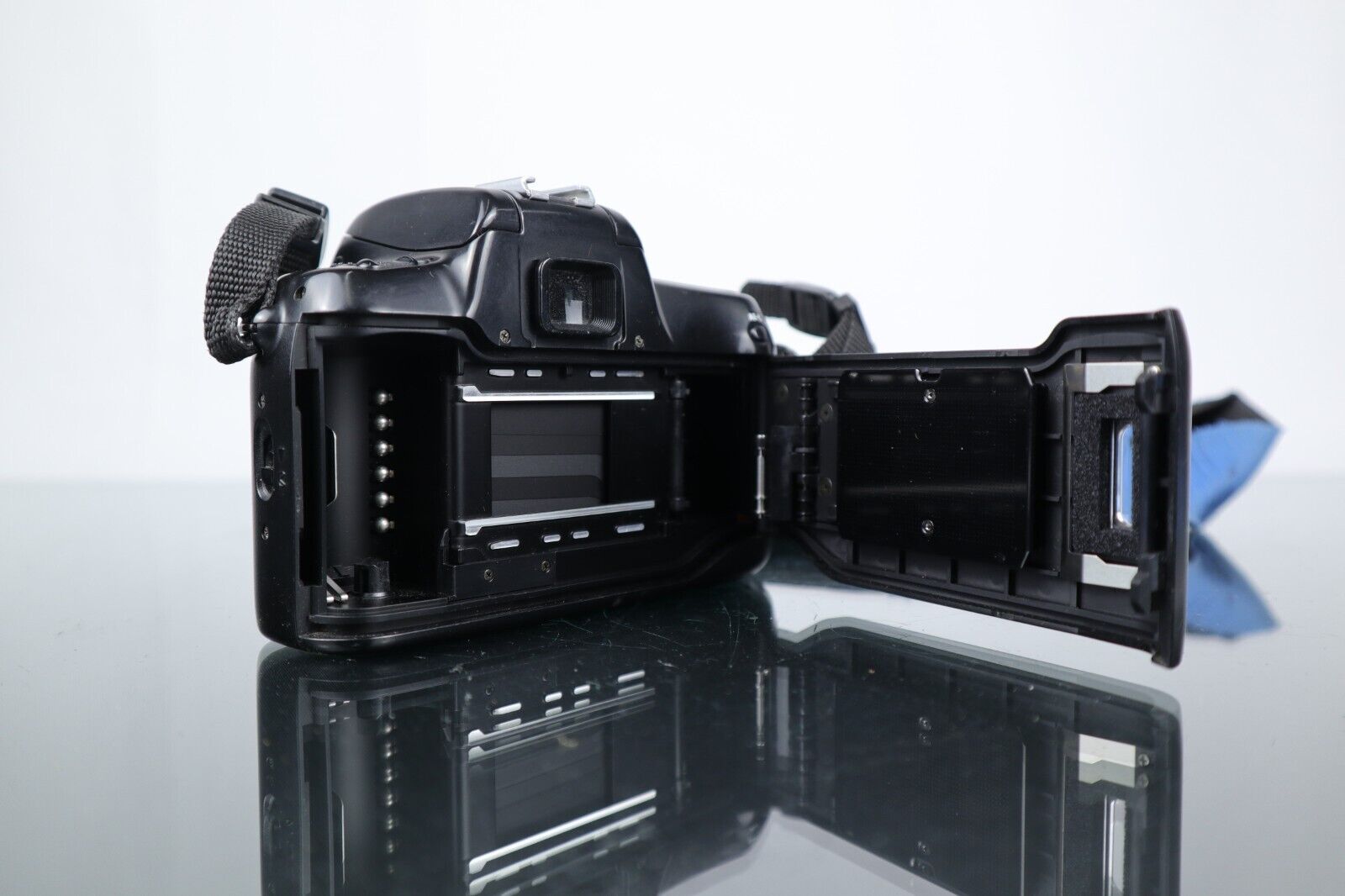 📷 Nikon F50 | 35mm SLR Film Camera | Body Only - Dutch|Thrift