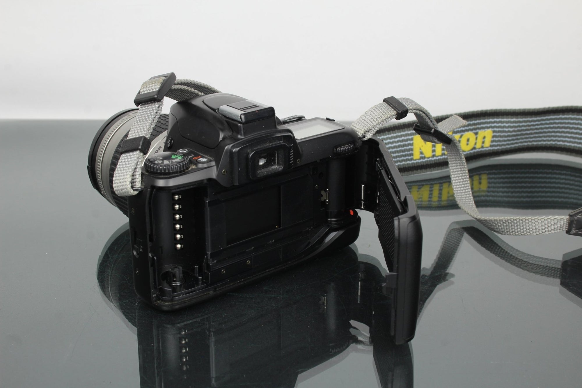 Nikon F65 + AF Nikkor 28 - 80mm 1:3.3 - 5.6 G - Dutch|Thrift