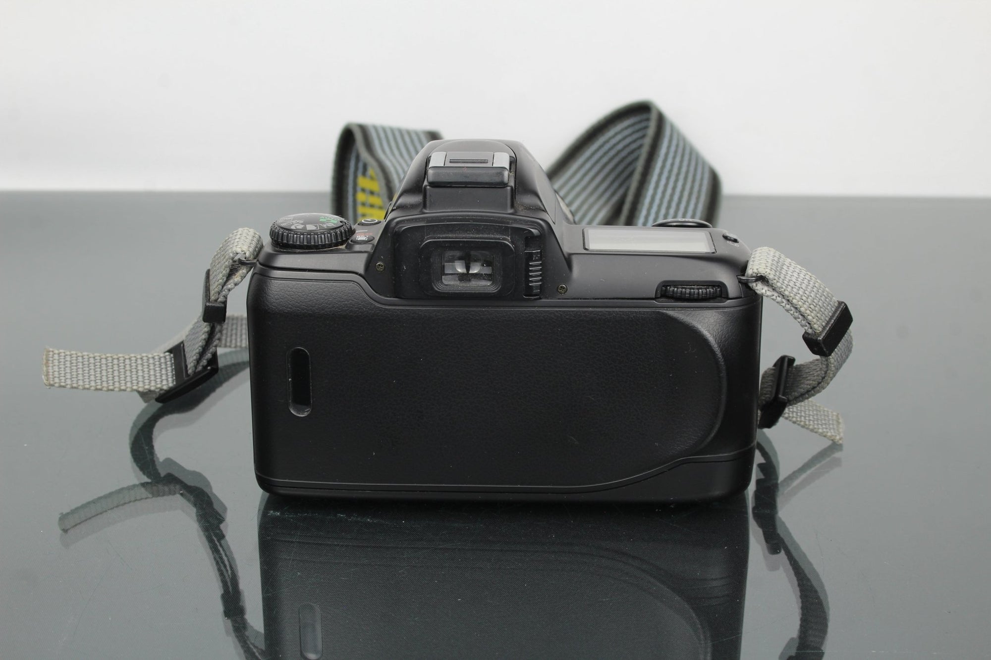Nikon F65 + AF Nikkor 28 - 80mm 1:3.3 - 5.6 G - Dutch|Thrift