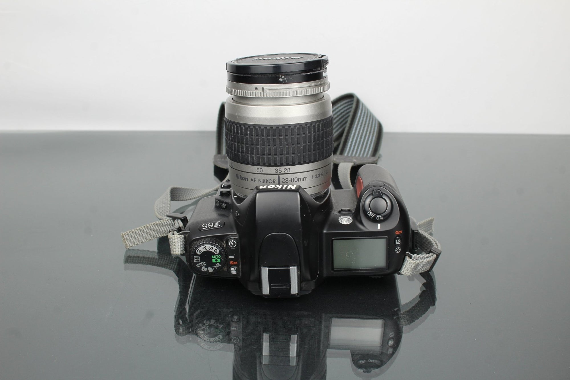 Nikon F65 + AF Nikkor 28 - 80mm 1:3.3 - 5.6 G - Dutch|Thrift