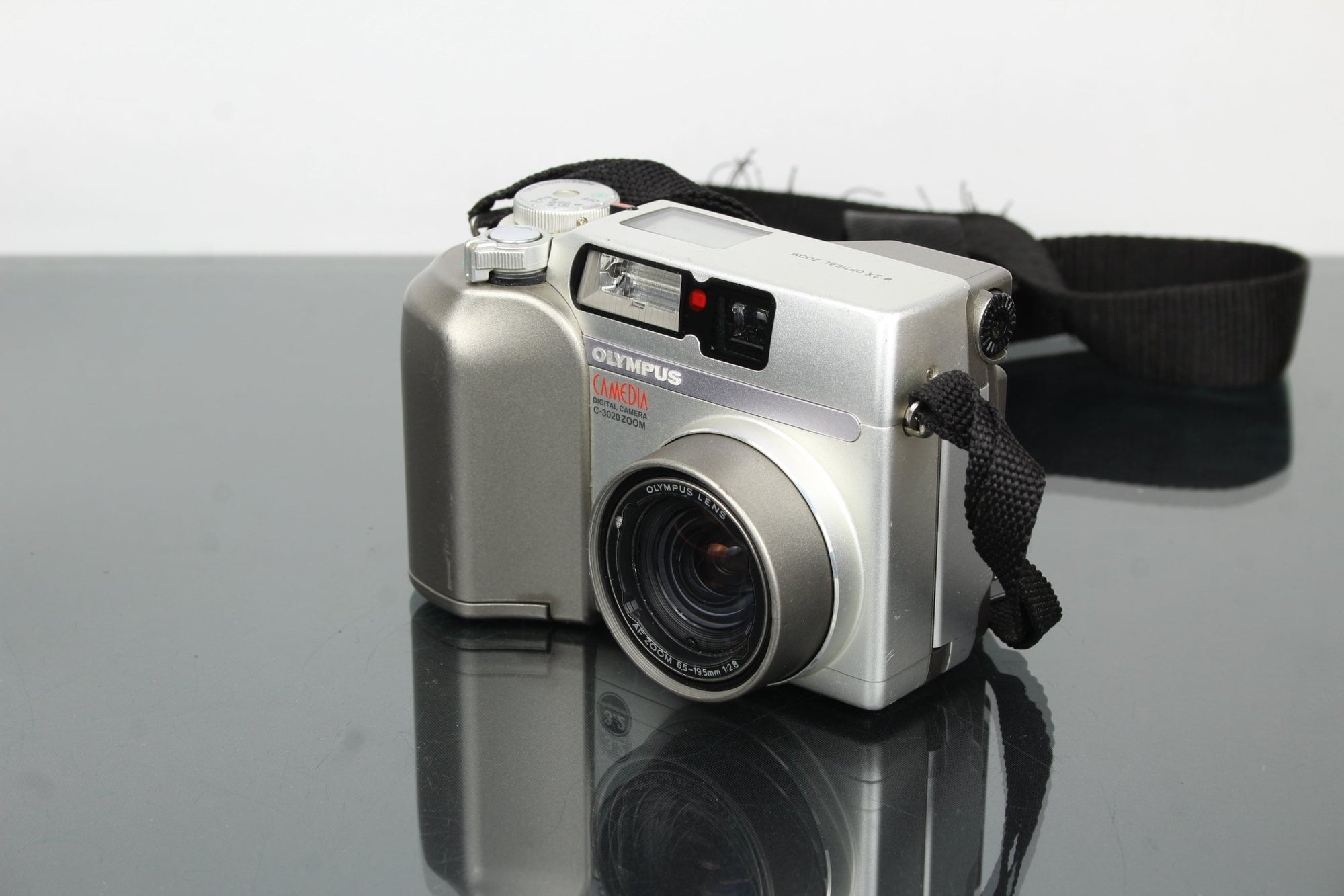 Olympus C - 3020 zoom - Dutch|Thrift